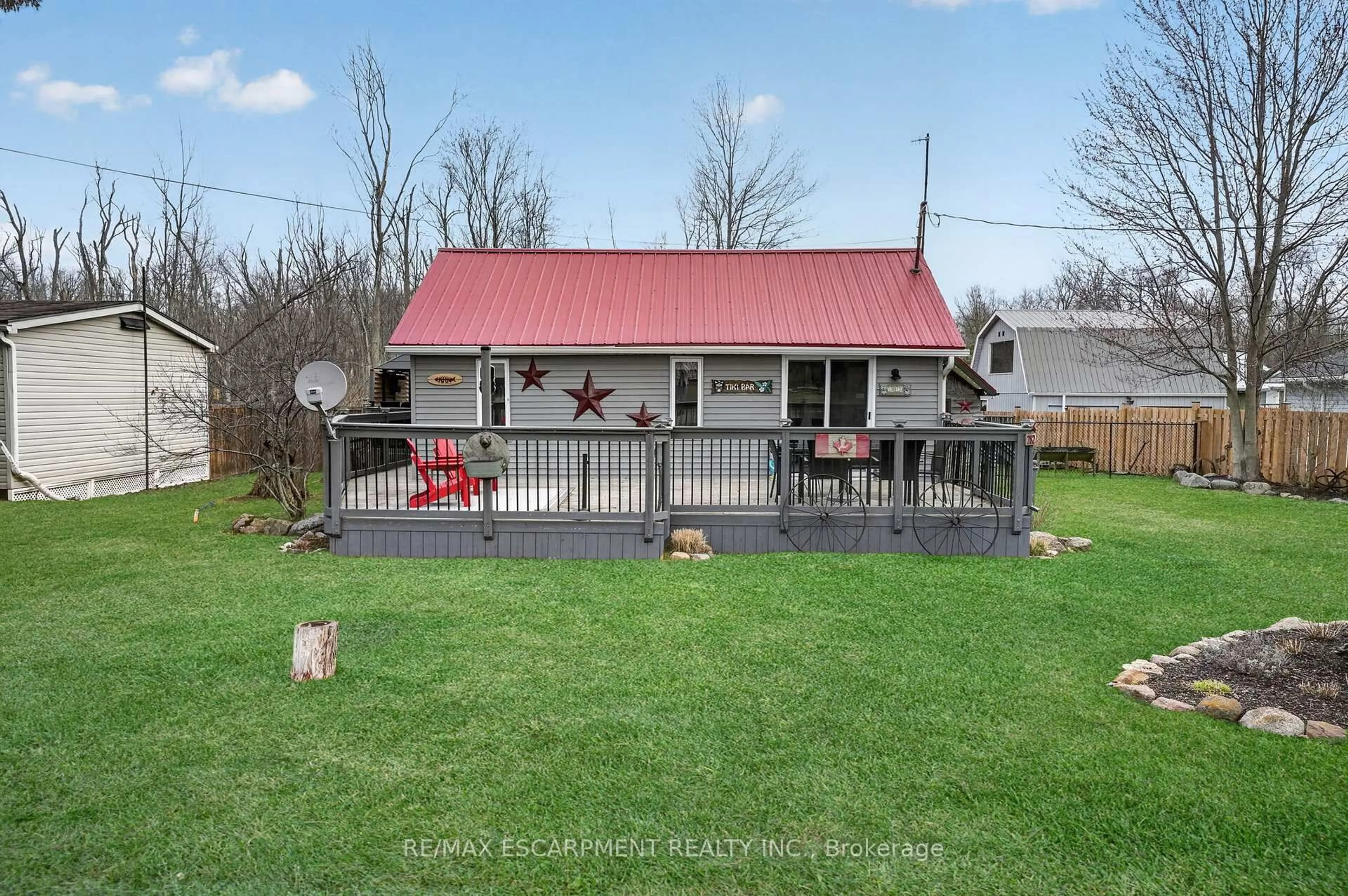 A pic from outside/outdoor area/front of a property/back of a property/a pic from drone, unknown for 282 BAYGROVE Line, Haldimand Ontario N1A 2W8