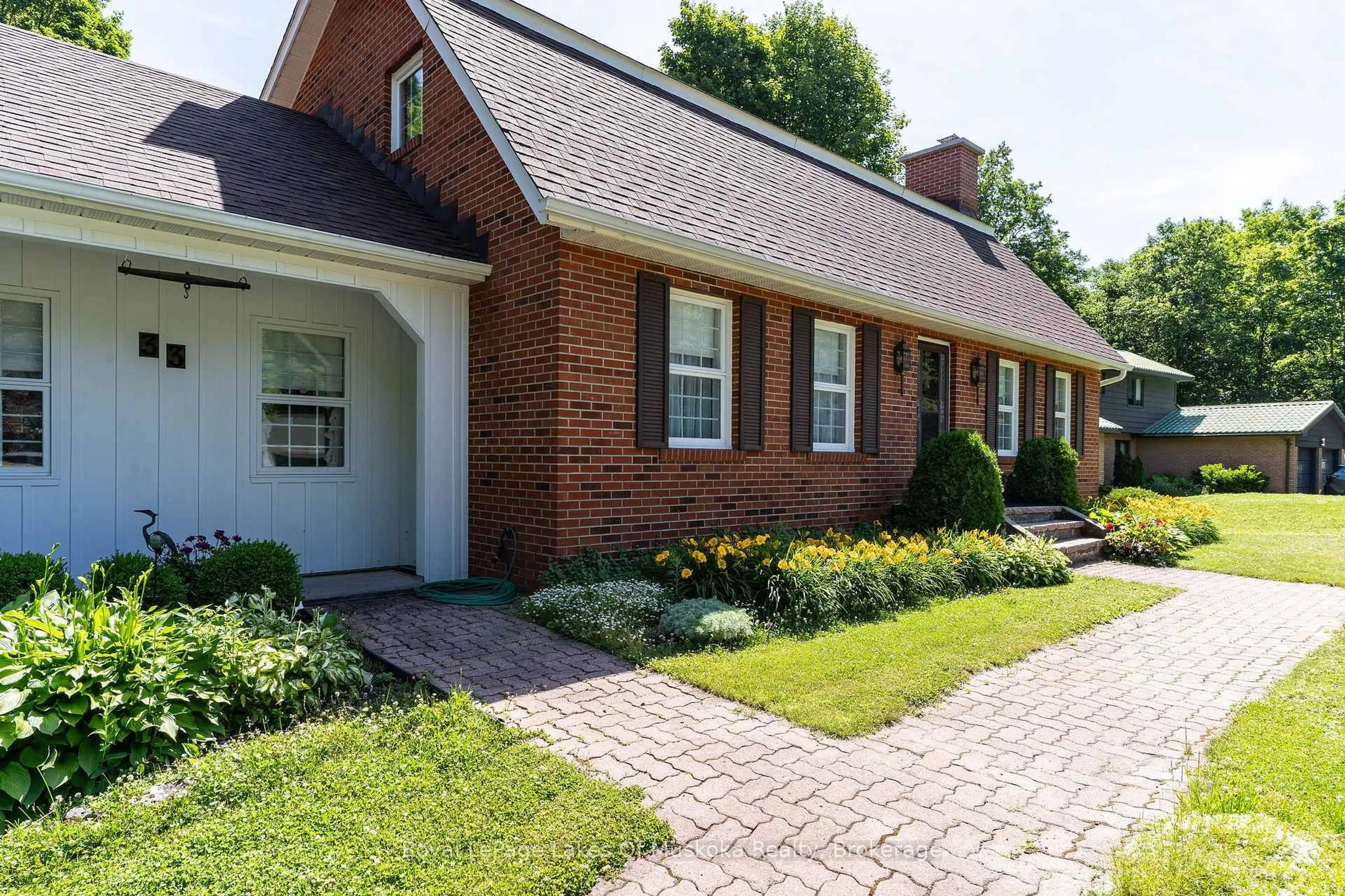 Home with brick exterior material, street for 33 South Muskoka Dr, Bracebridge Ontario P1L 1M4