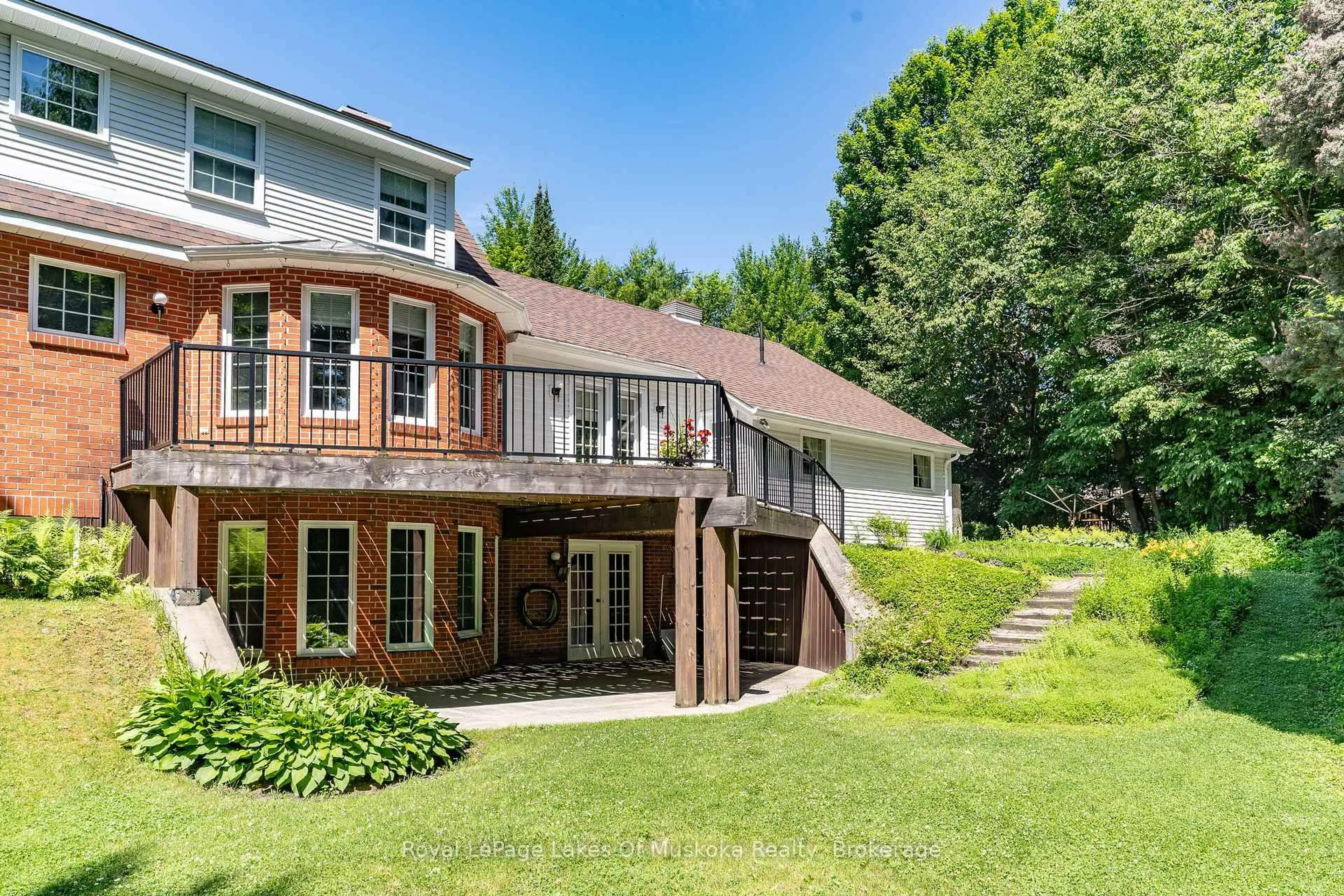 Unknown for 33 South Muskoka Dr, Bracebridge Ontario P1L 1M4