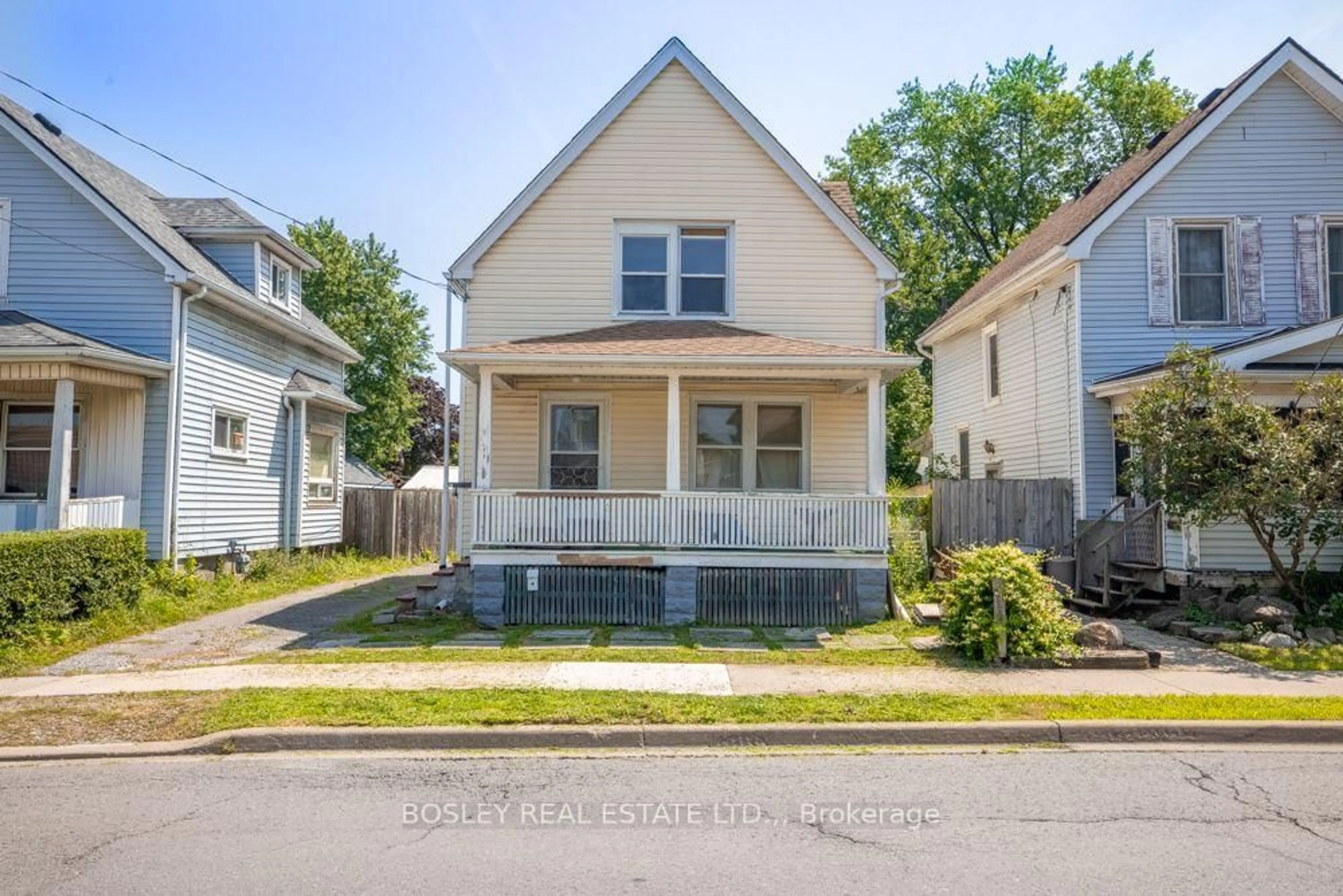 Unknown for 28 Tasker St, St. Catharines Ontario L2R 3Z8