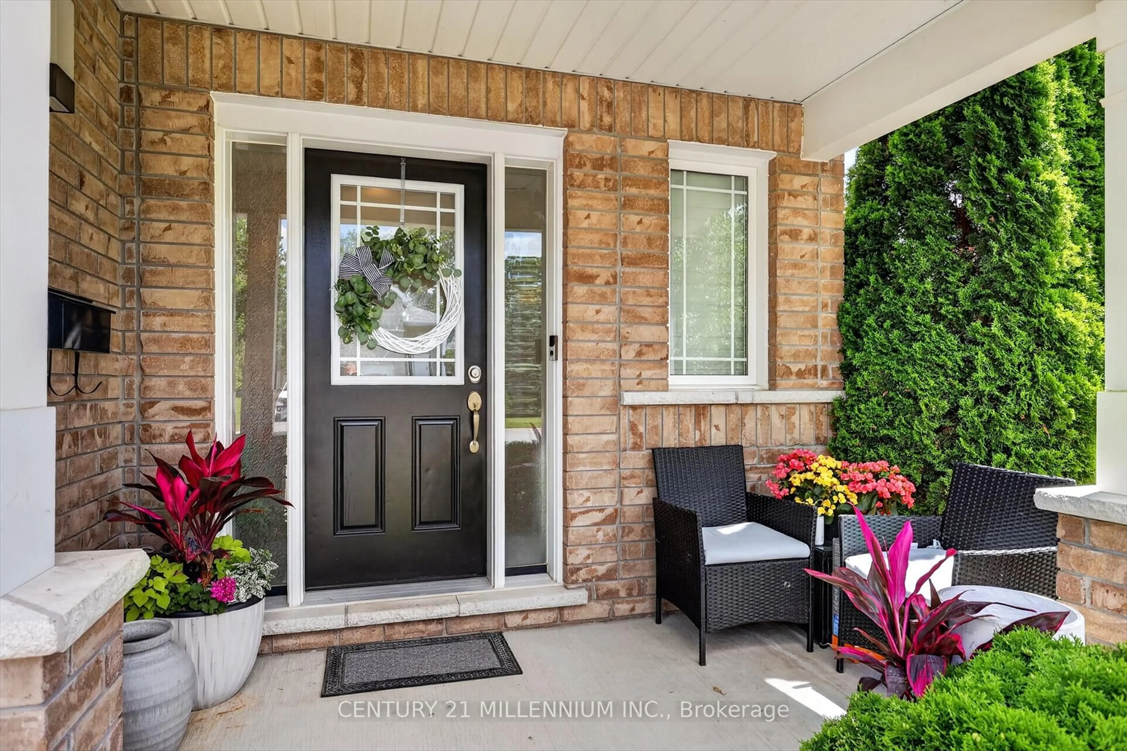 Indoor entryway for 225 Lorne Crt, Selwyn Ontario K9L 1L1