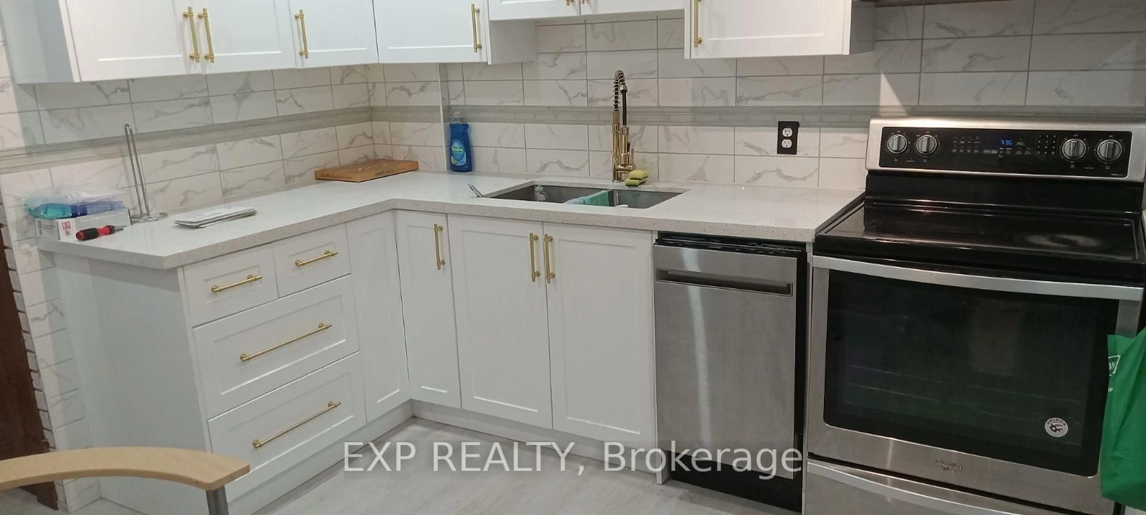 Standard kitchen, ceramic/tile floor for 90 River Rd, Welland Ontario L3B 2R9