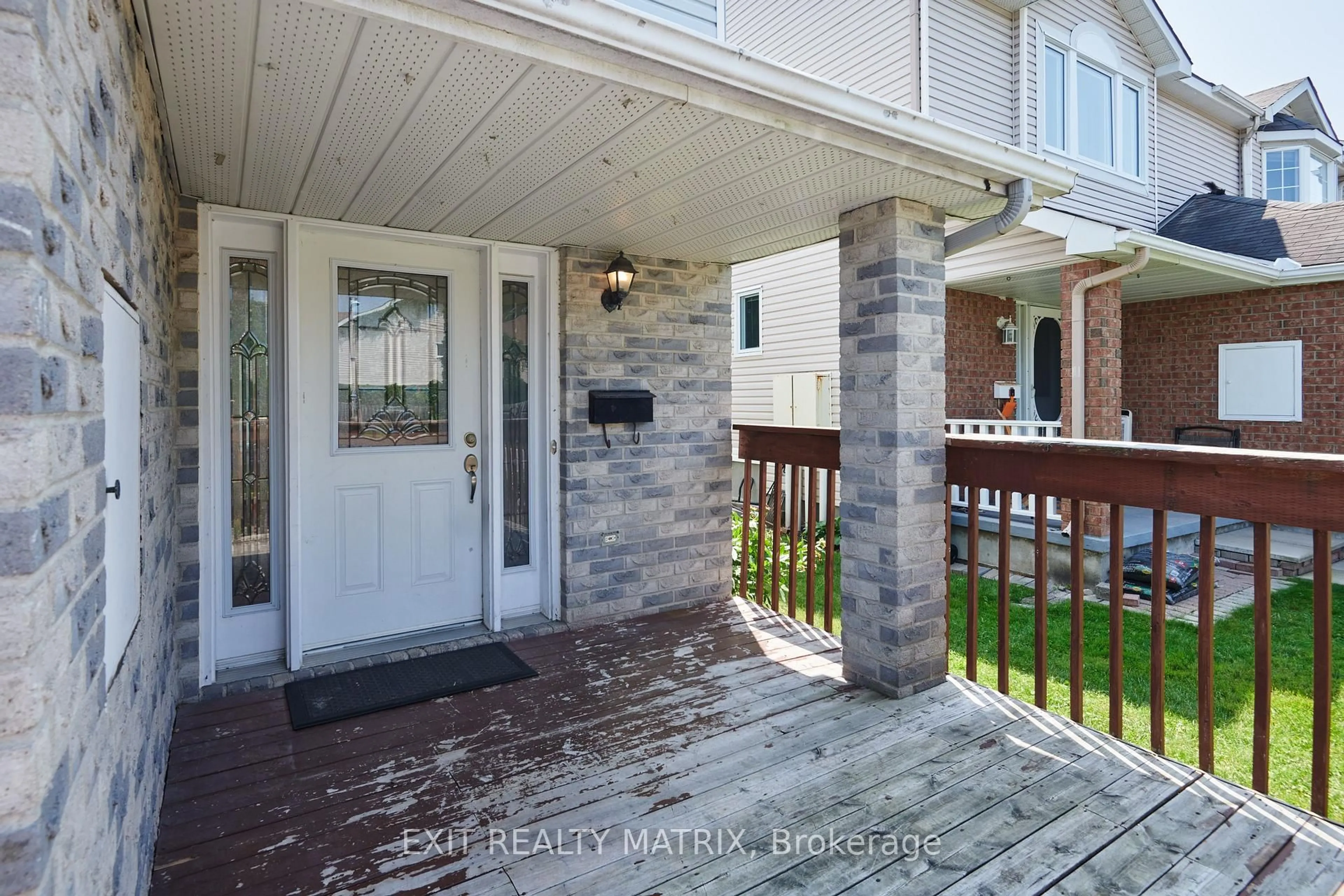 Indoor entryway for 59 Jackman Terr, Ottawa Ontario K2L 4E1