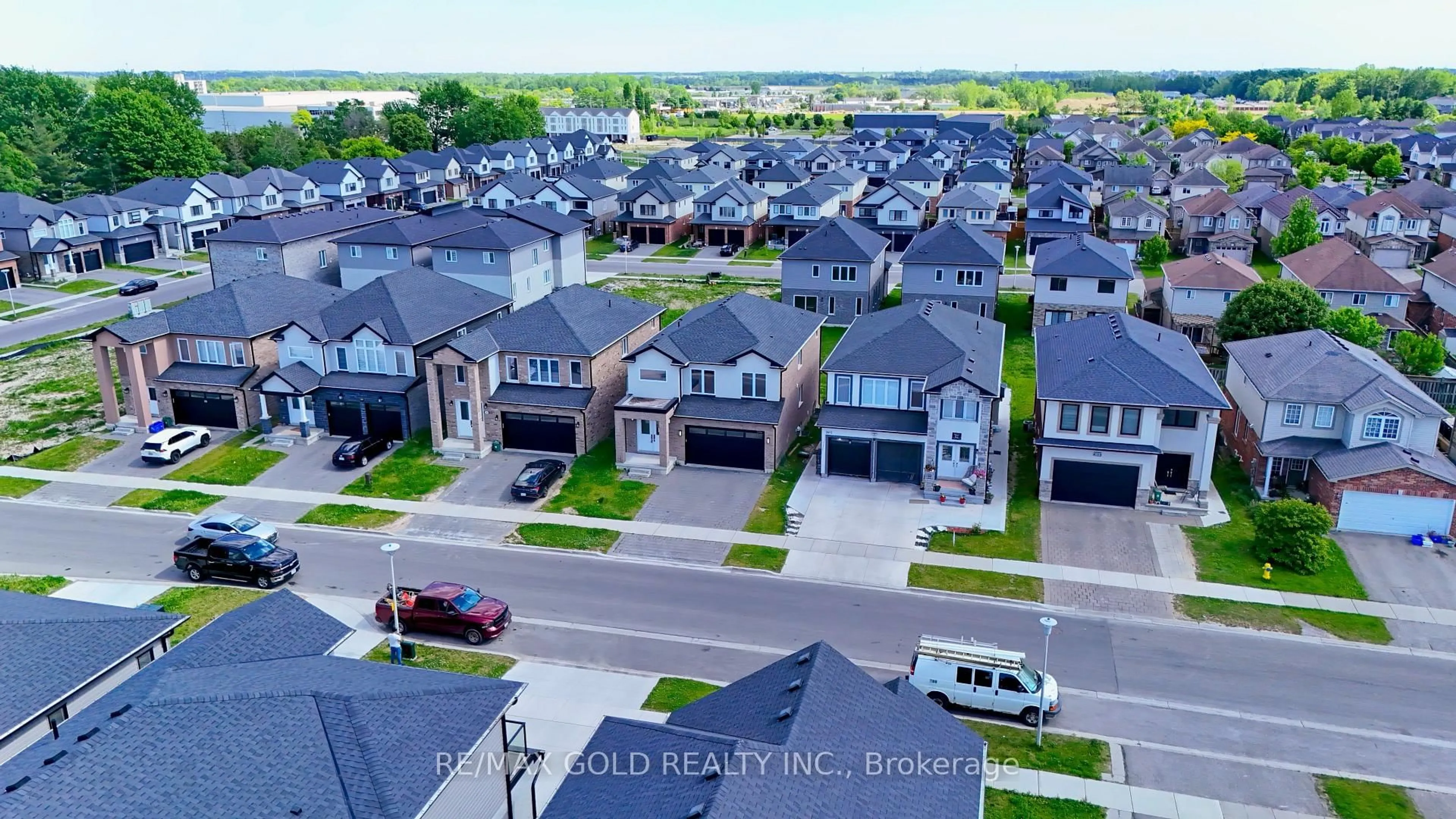 A pic from outside/outdoor area/front of a property/back of a property/a pic from drone, street for 2606 Bateman Tr, London South Ontario N6L 0B1