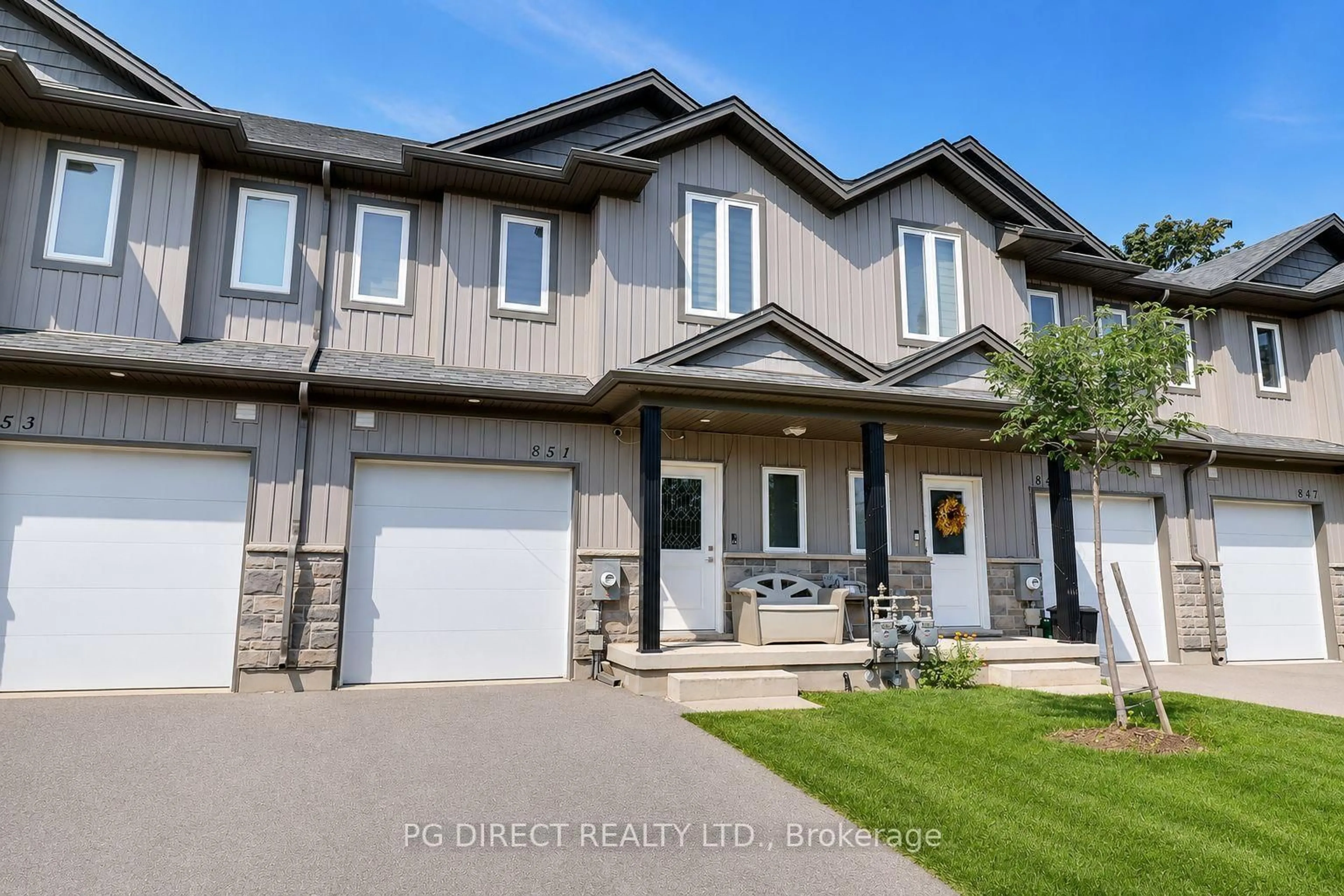 Home with vinyl exterior material, street for 851 Edinburgh Dr, Woodstock Ontario N4T 0N6