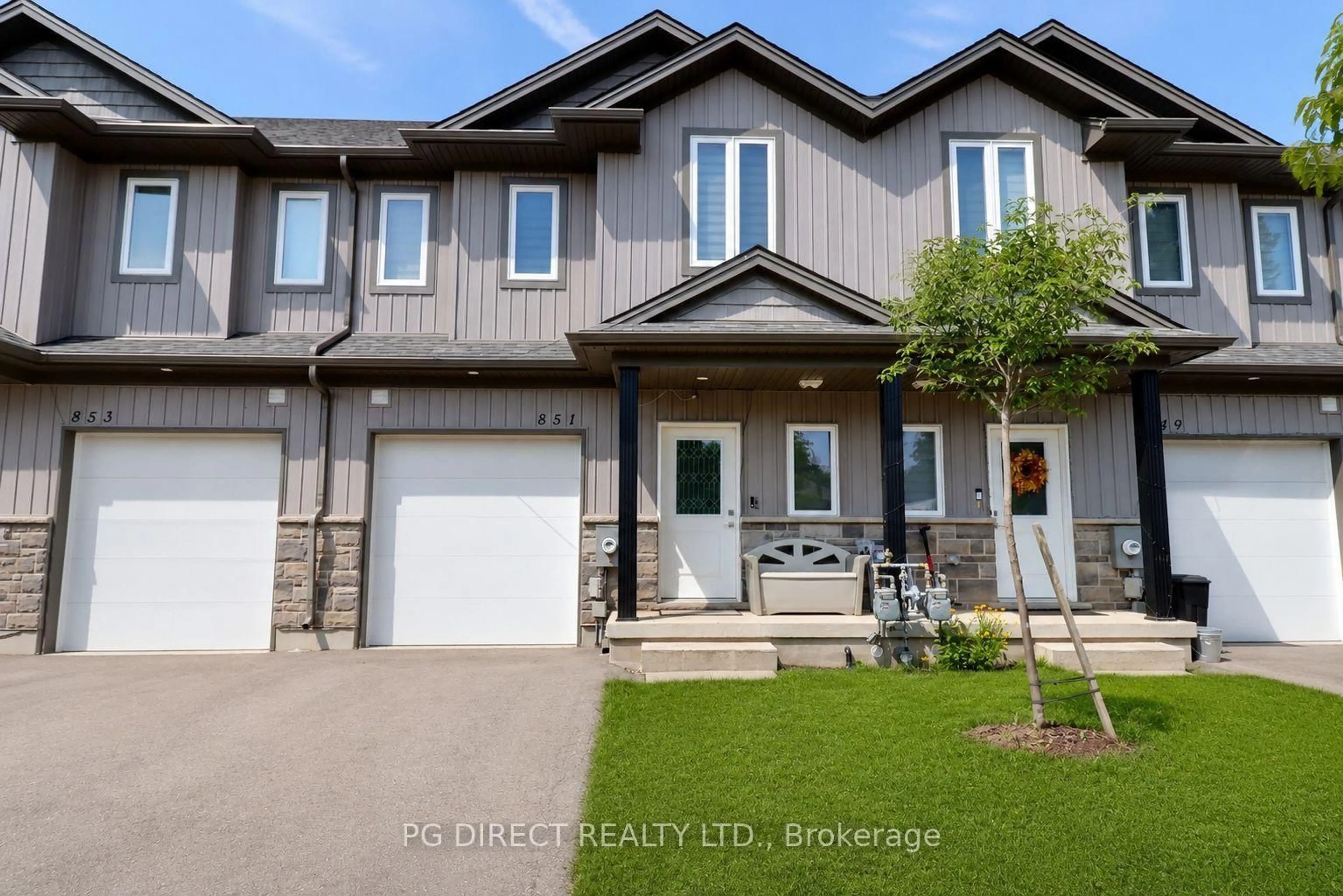 Home with vinyl exterior material, street for 851 Edinburgh Dr, Woodstock Ontario N4T 0N6