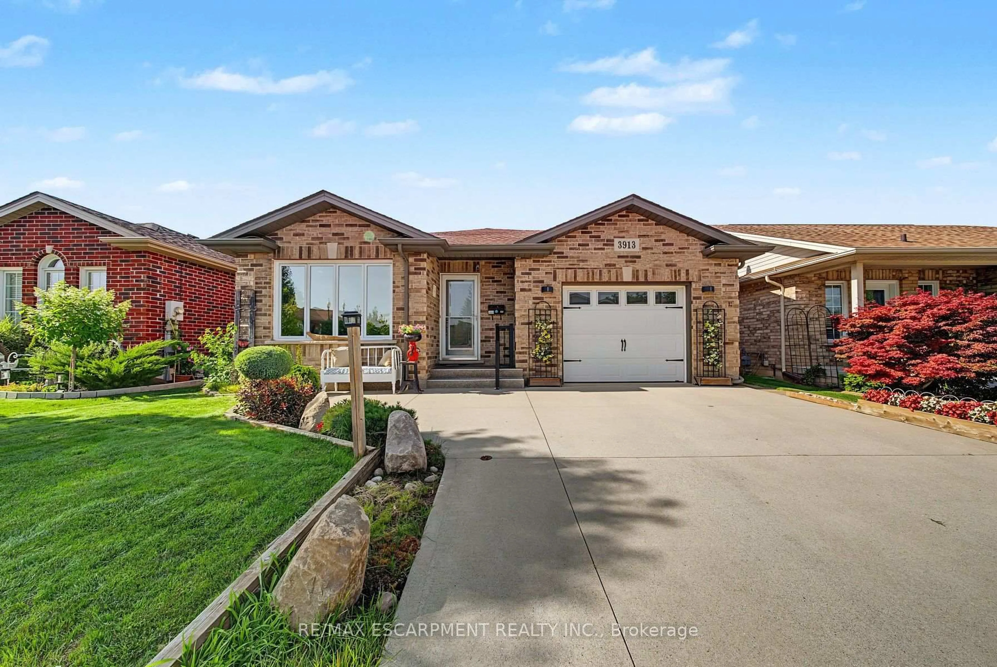 Home with brick exterior material, street for 3913 Primrose Lane, Lincoln Ontario L0R 2C0