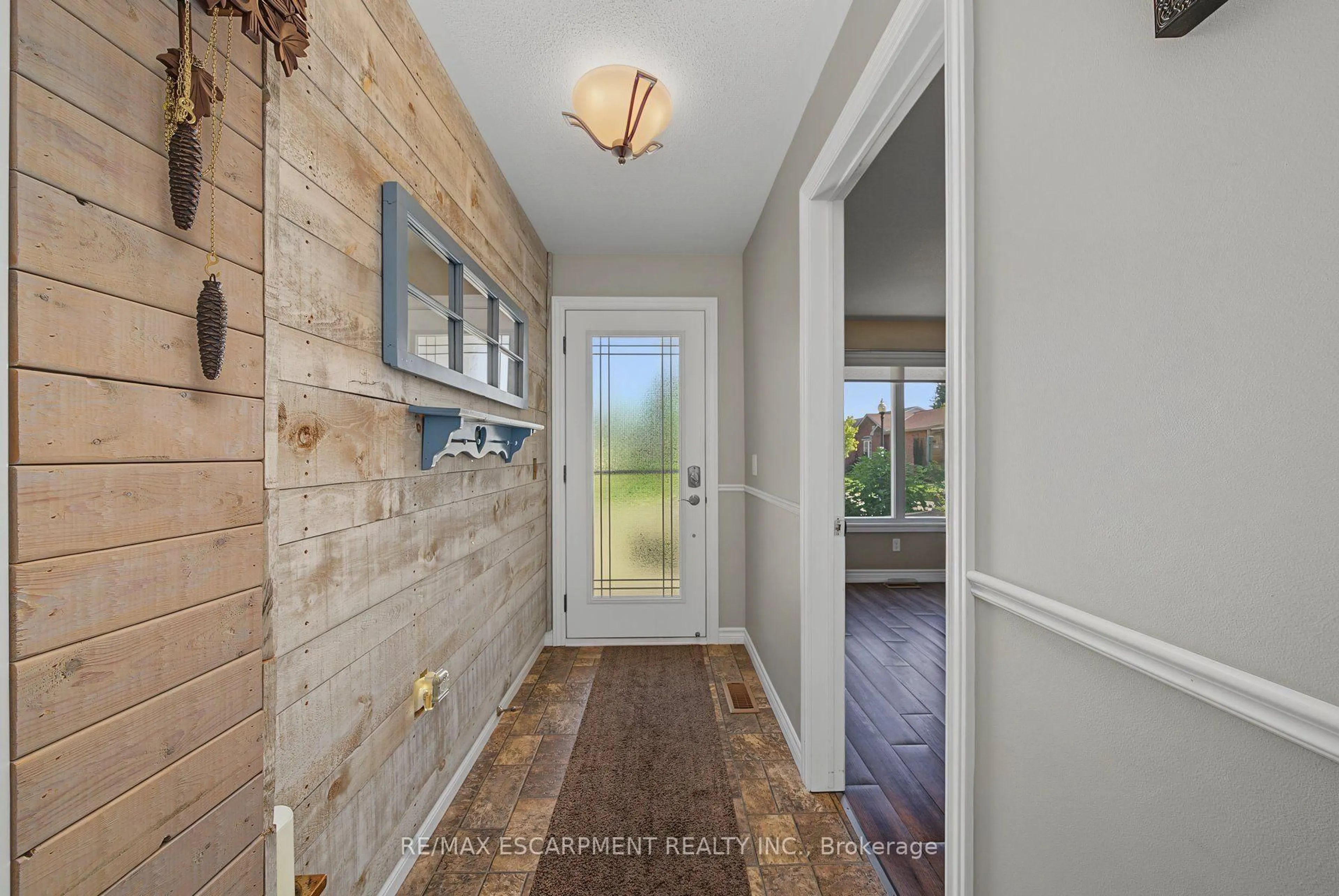 Indoor entryway for 3913 Primrose Lane, Lincoln Ontario L0R 2C0