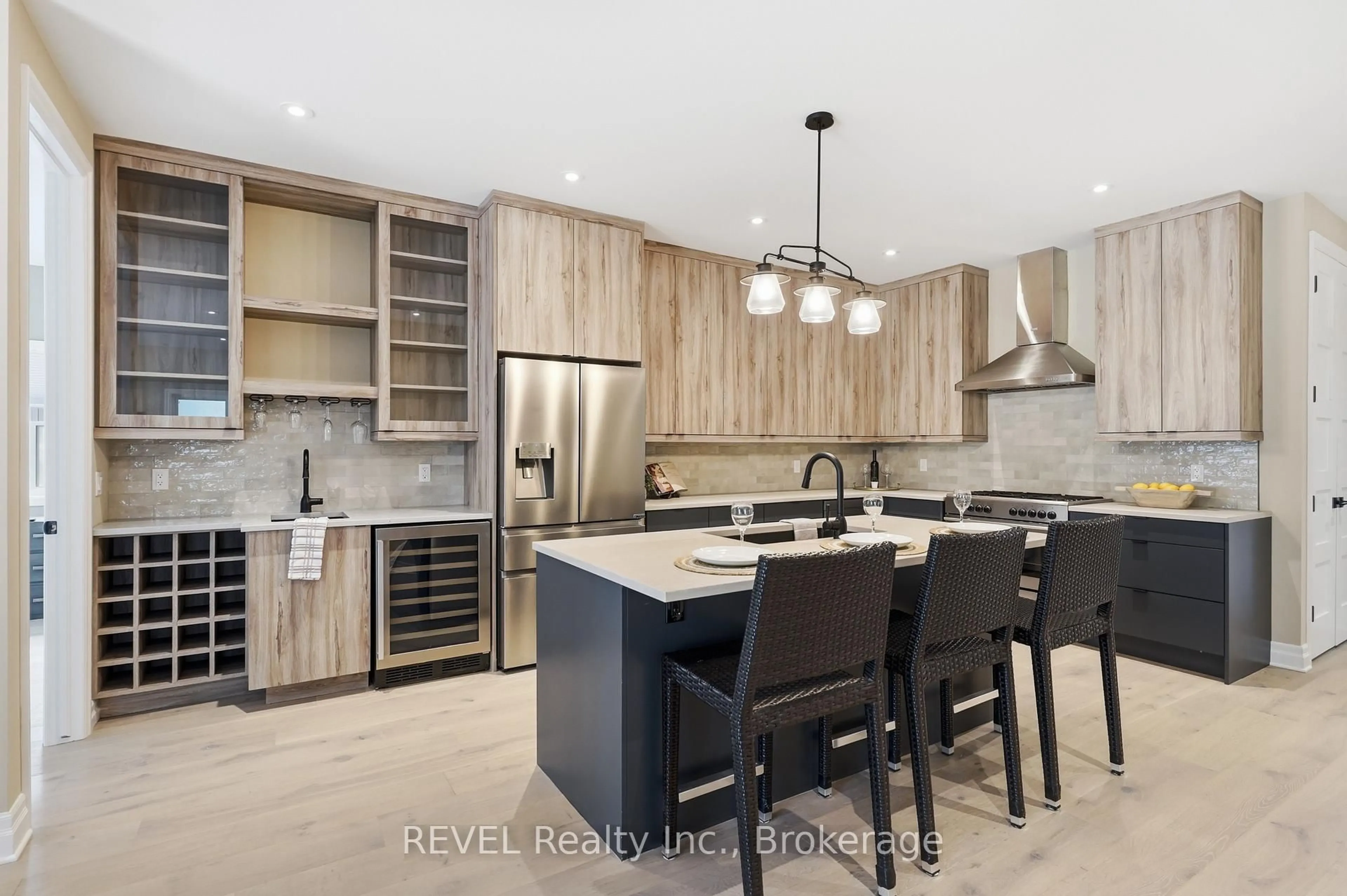 Open concept kitchen, unknown for 681 Warner Rd, Niagara-on-the-Lake Ontario L0S 1J0