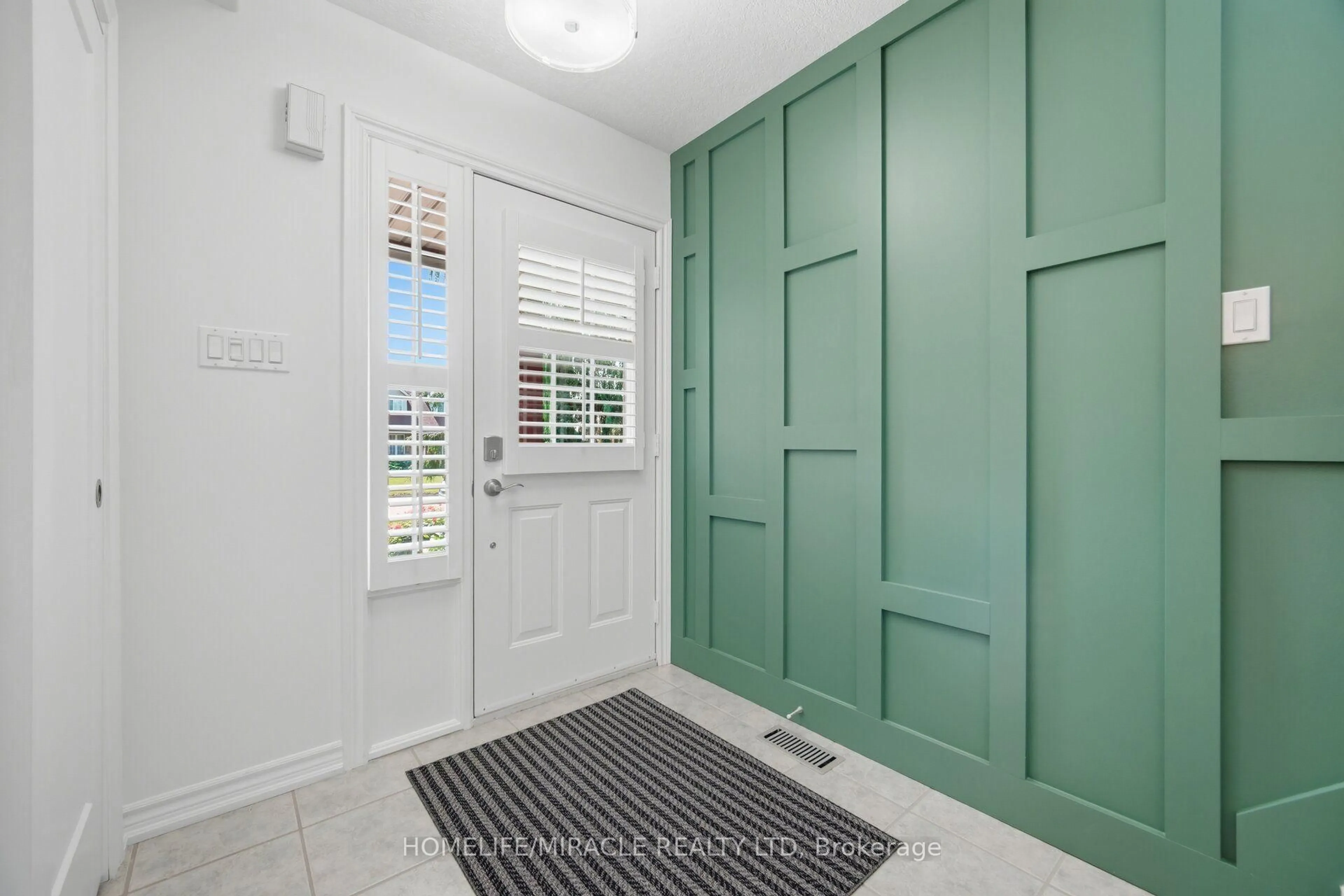Indoor entryway for 240 Millburn Blvd, Centre Wellington Ontario N1M 3S3