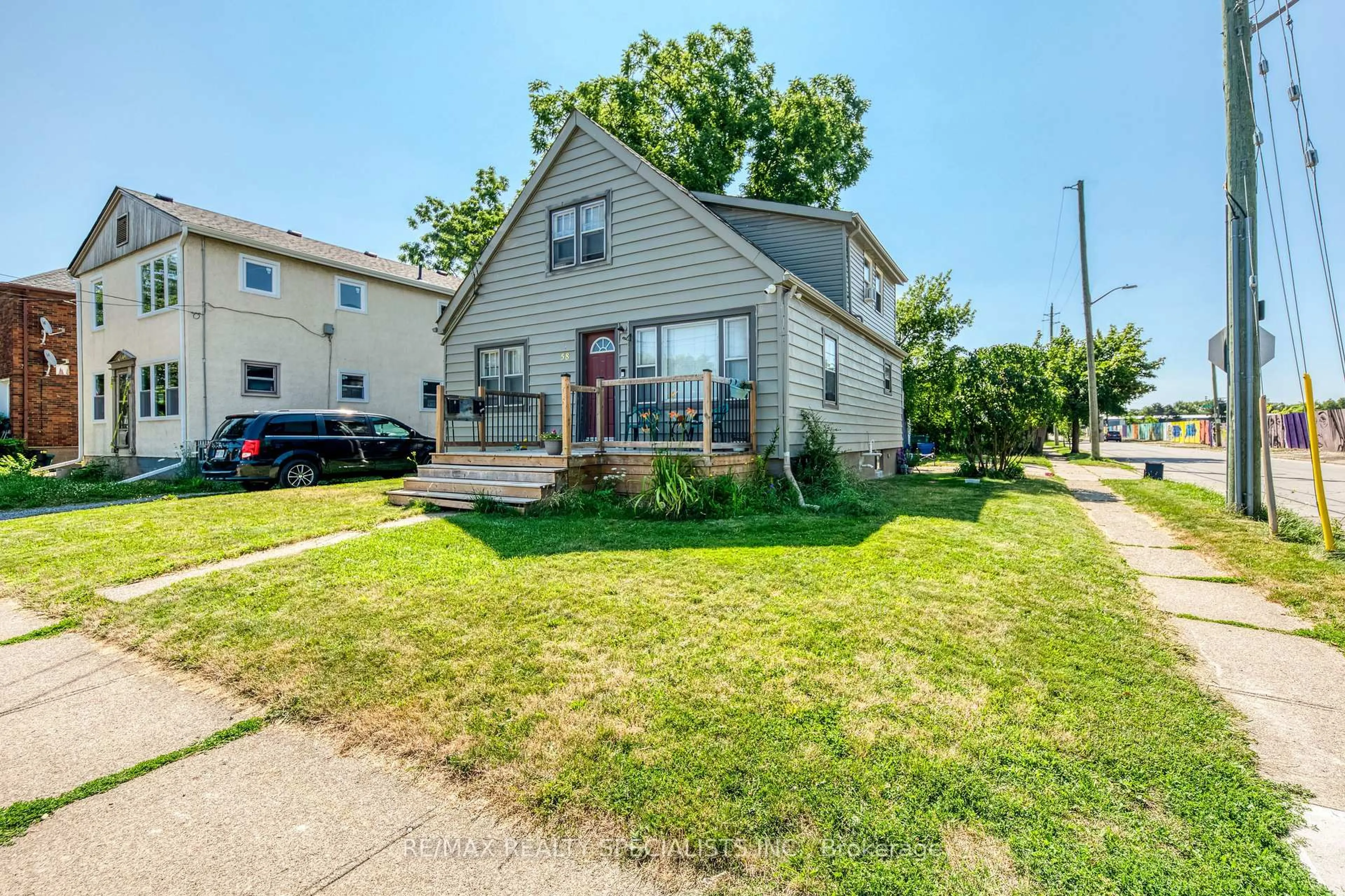 A pic from outside/outdoor area/front of a property/back of a property/a pic from drone, street for 58 Carlton St, St. Catharines Ontario L2R 1P8