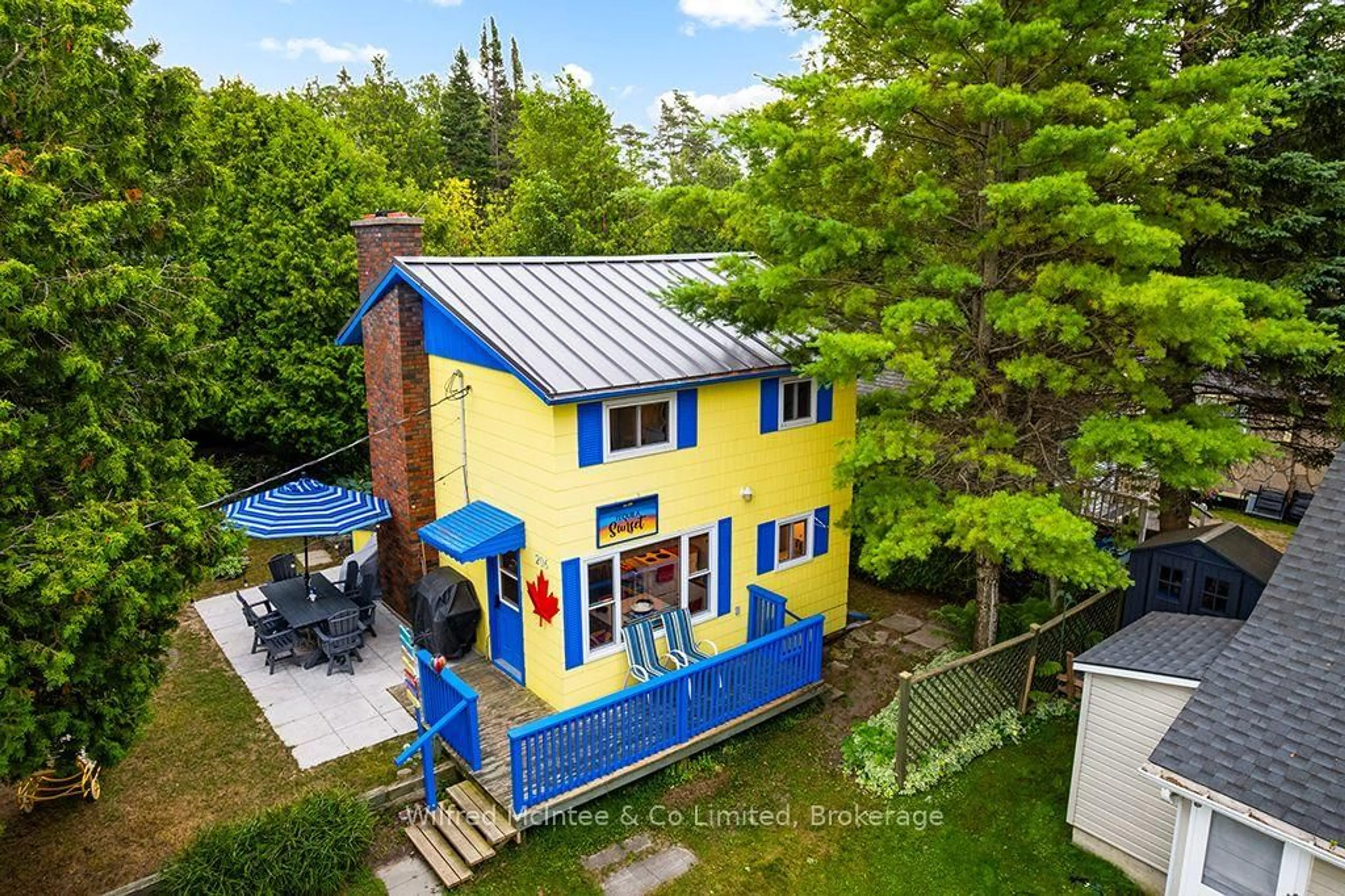 A pic from outside/outdoor area/front of a property/back of a property/a pic from drone, building for 206 First St, South Bruce Peninsula Ontario N0H 2G0