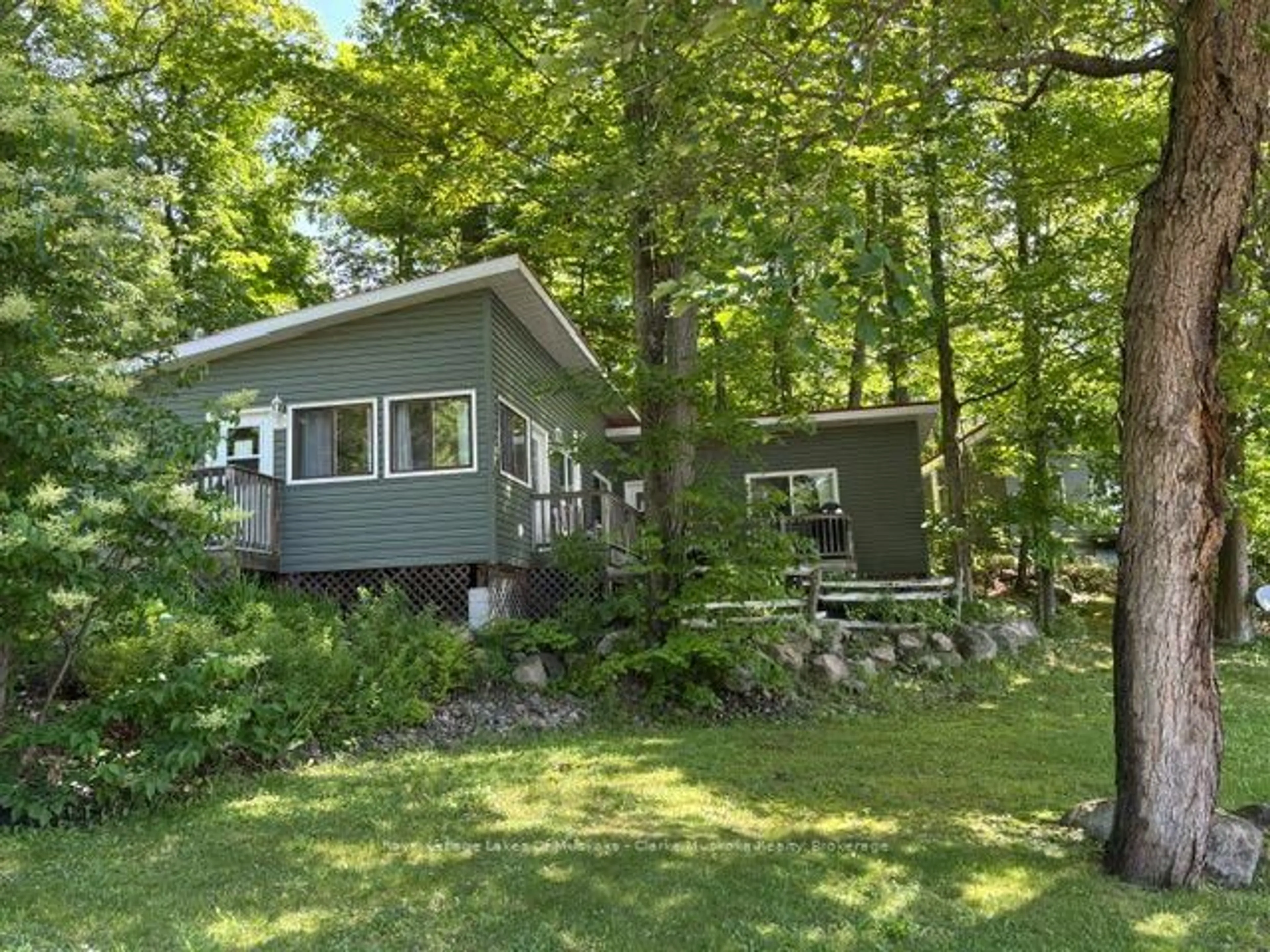 Home with vinyl exterior material, unknown for 7 Silver Point Rd #8, Seguin Ontario P2A 2W8