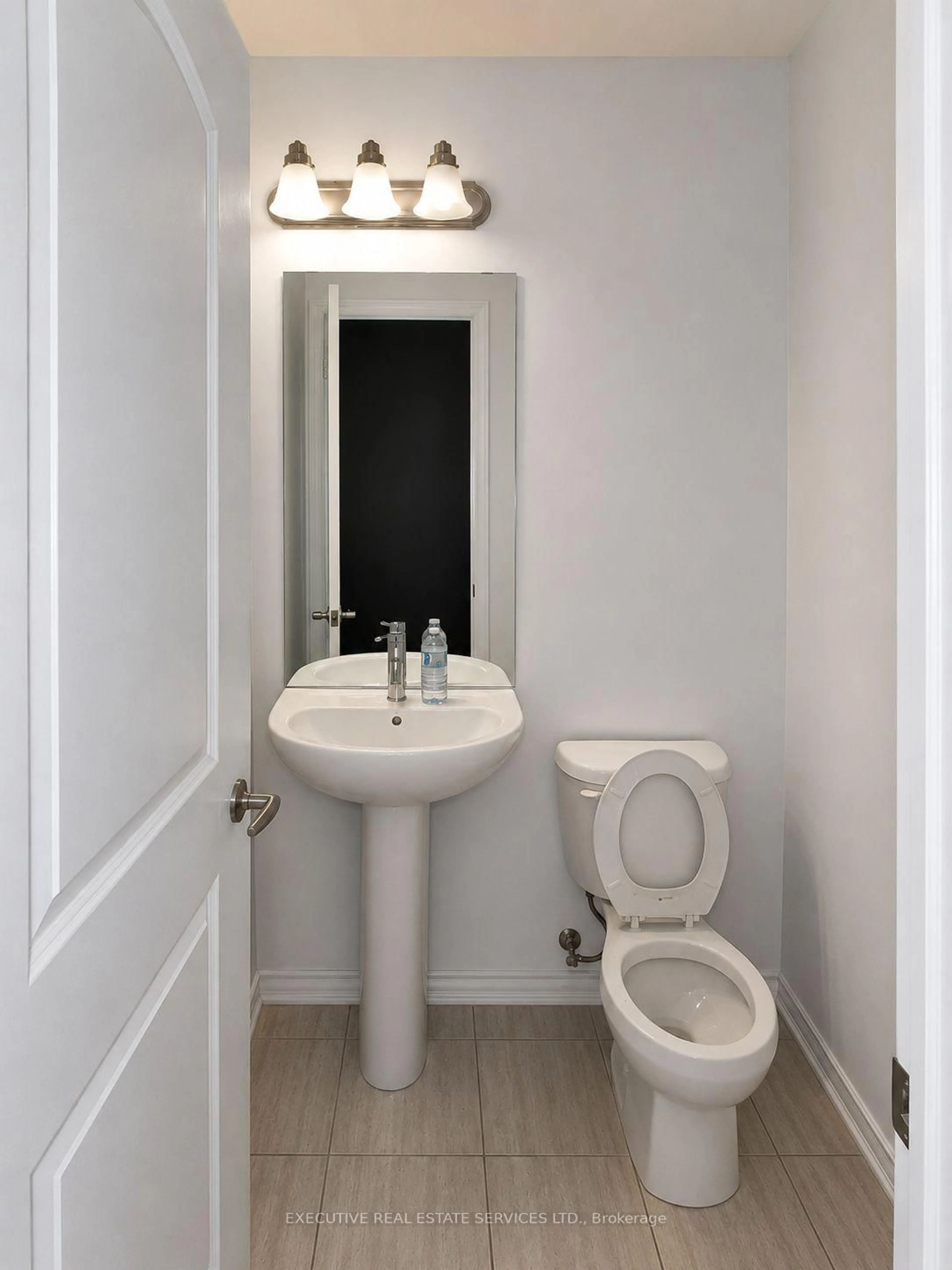 Standard bathroom, ceramic/tile floor for 129 Seeley Ave, Southgate Ontario N0C 1B0
