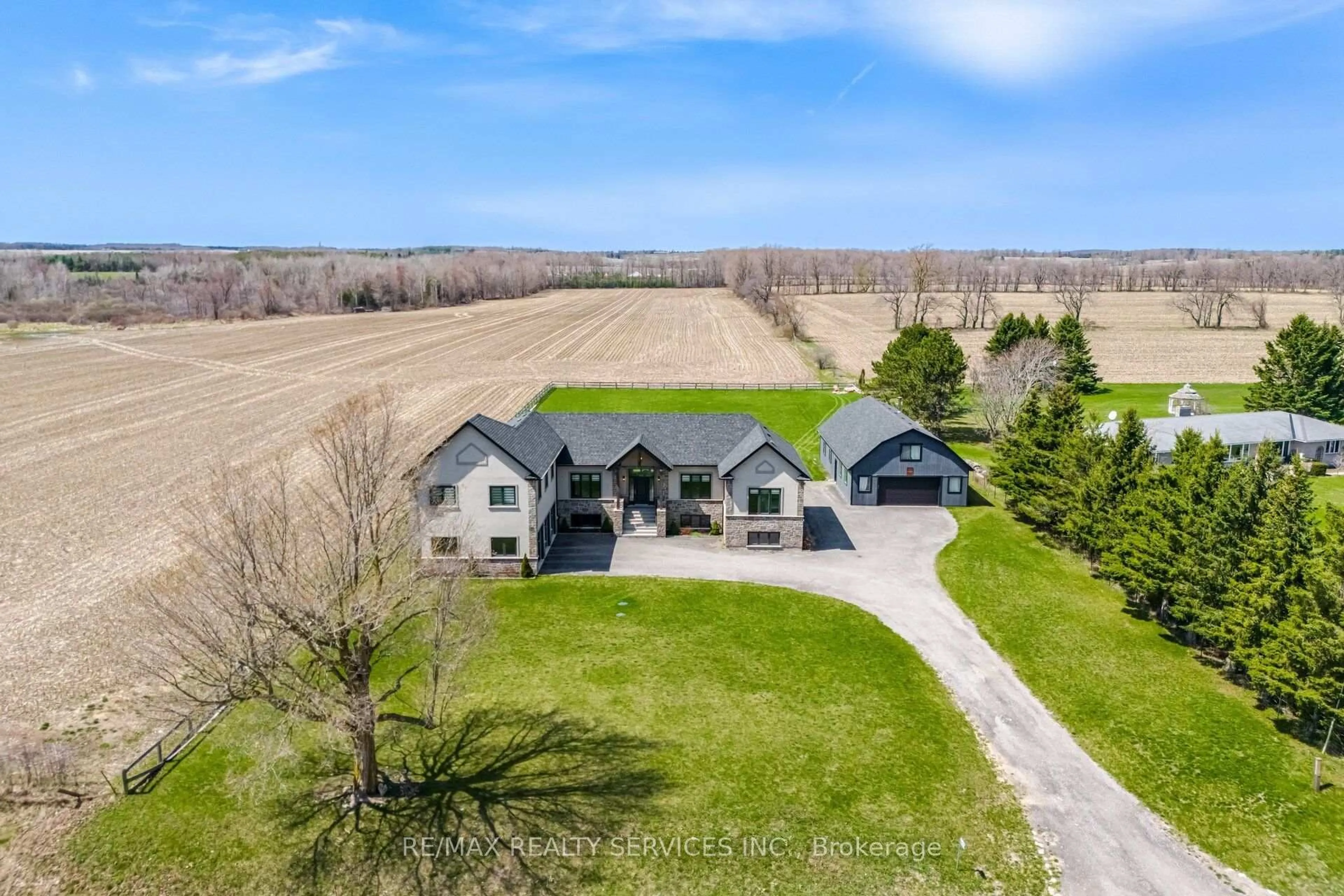 A pic from outside/outdoor area/front of a property/back of a property/a pic from drone, unknown for 9522 Wellington 22 Rd, Erin Ontario N0B 1Z0