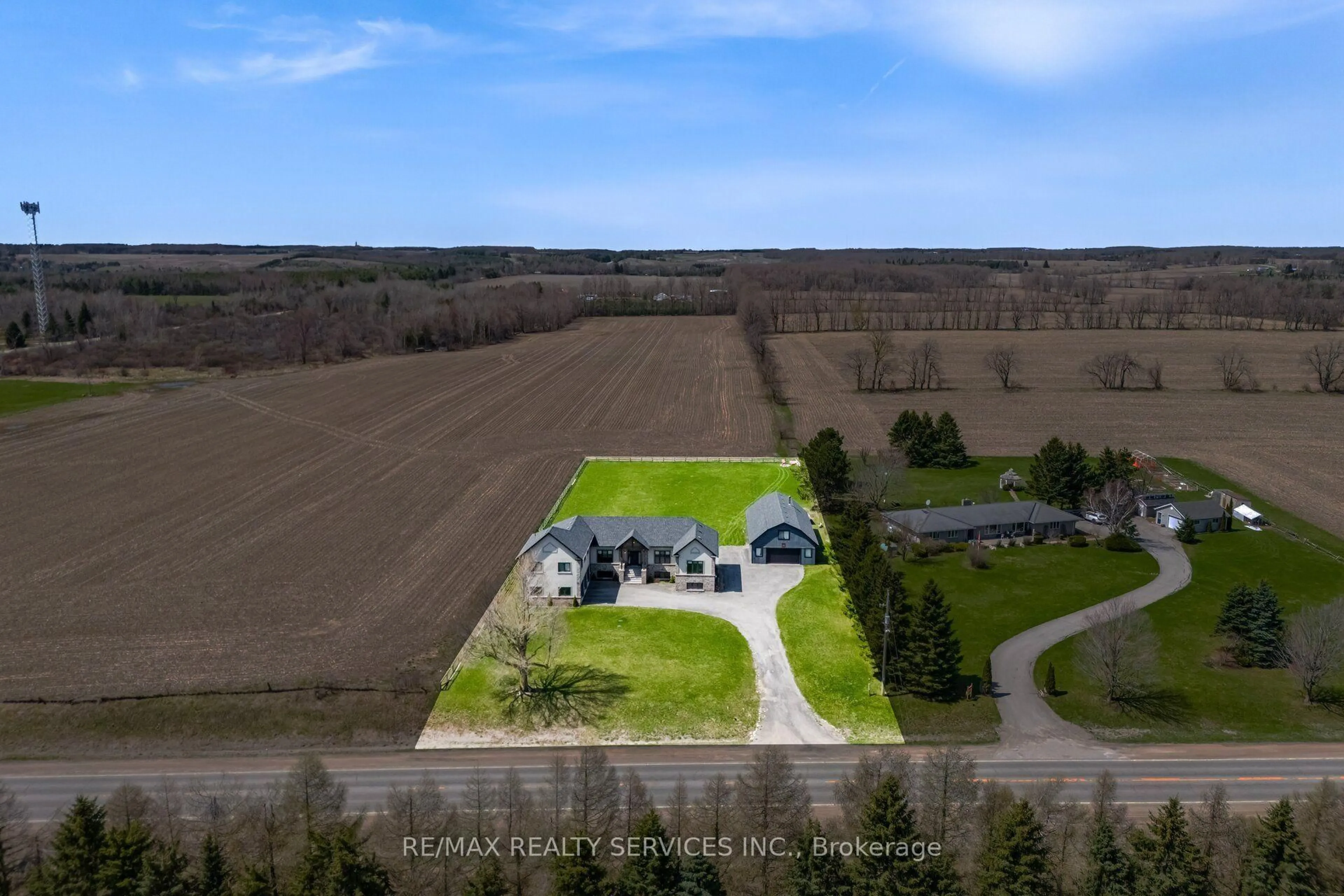 A pic from outside/outdoor area/front of a property/back of a property/a pic from drone, unknown for 9522 Wellington 22 Rd, Erin Ontario N0B 1Z0