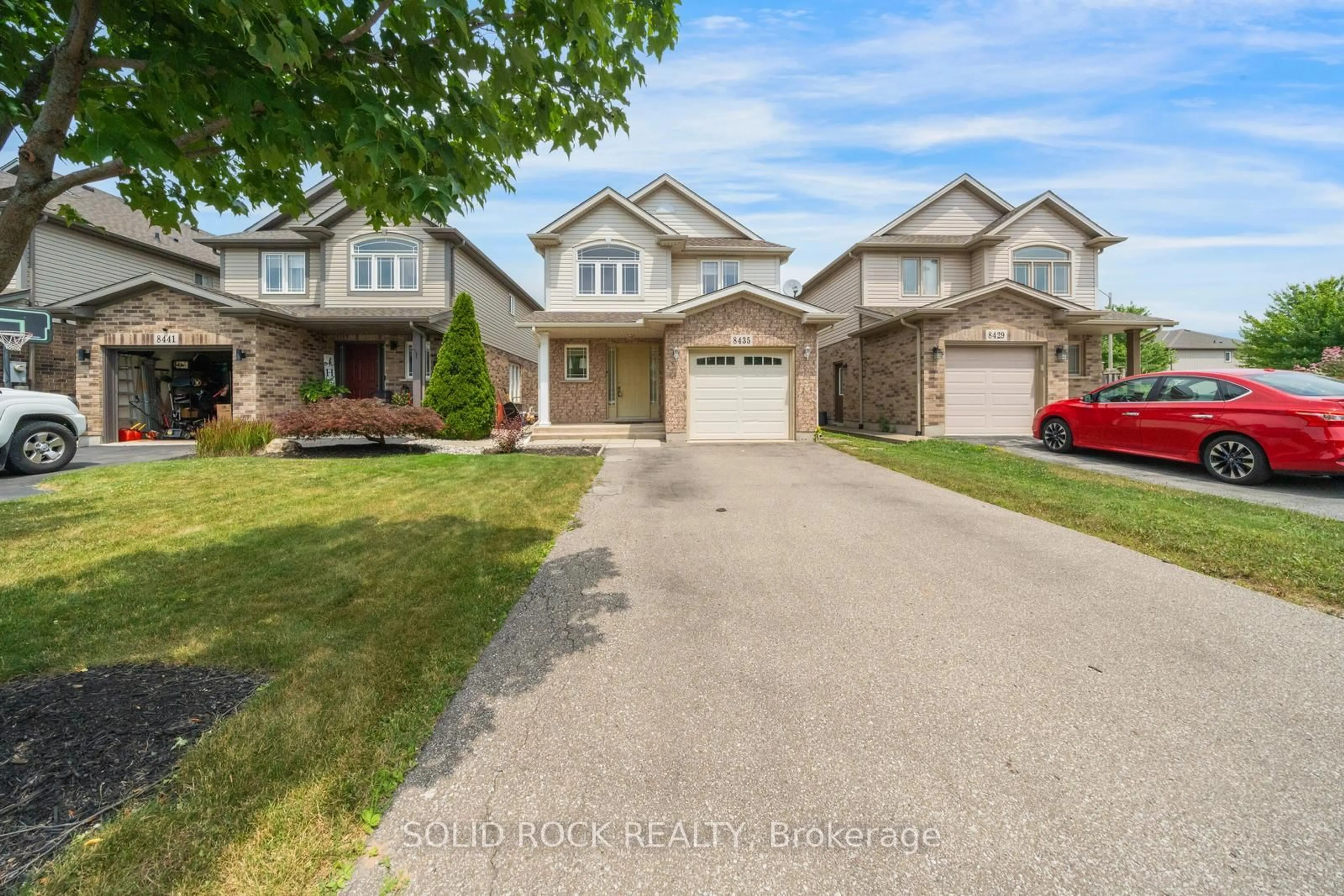 A pic from outside/outdoor area/front of a property/back of a property/a pic from drone, street for 8435 Kelsey Cres, Niagara Falls Ontario L2H 0E6
