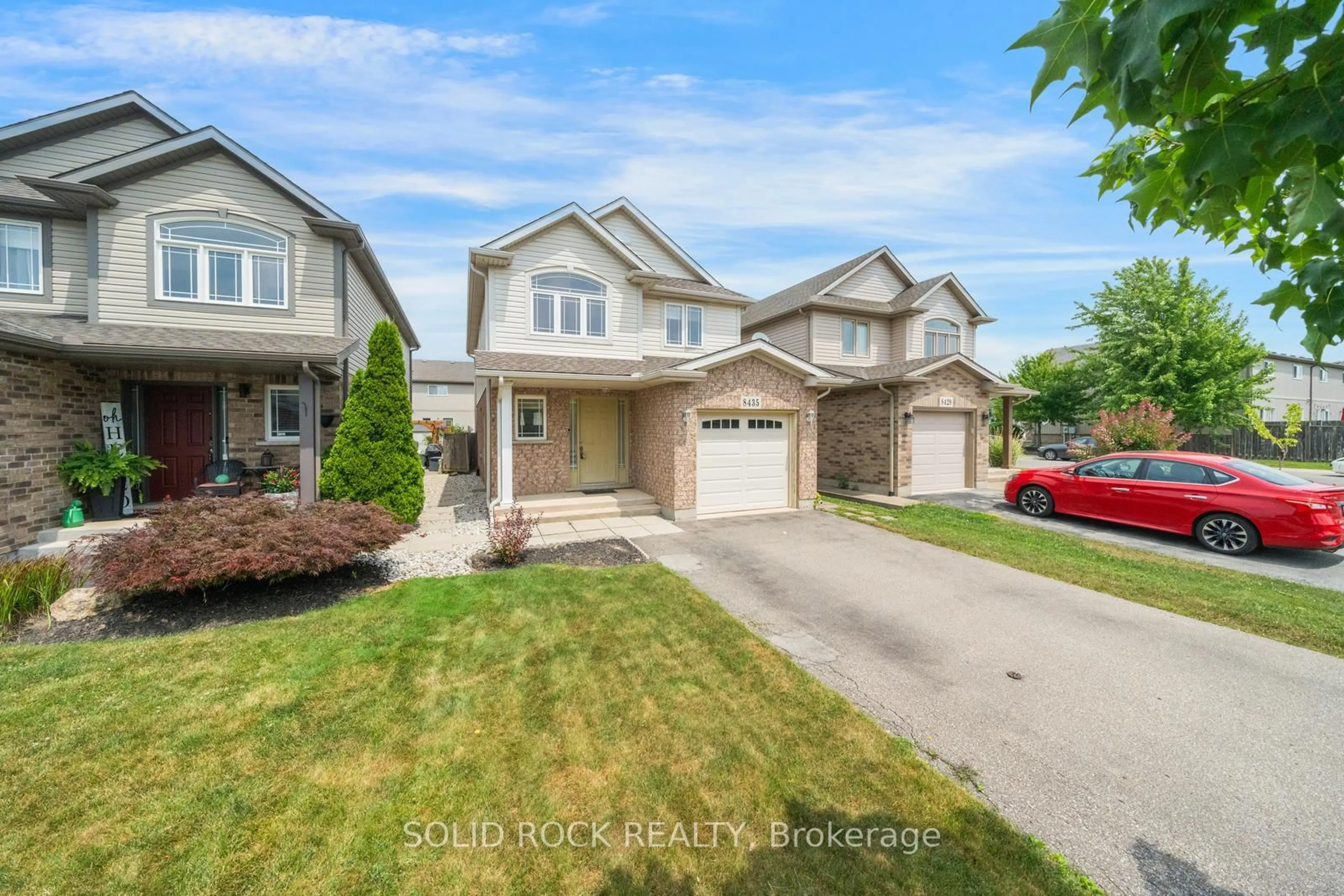 A pic from outside/outdoor area/front of a property/back of a property/a pic from drone, street for 8435 Kelsey Cres, Niagara Falls Ontario L2H 0E6