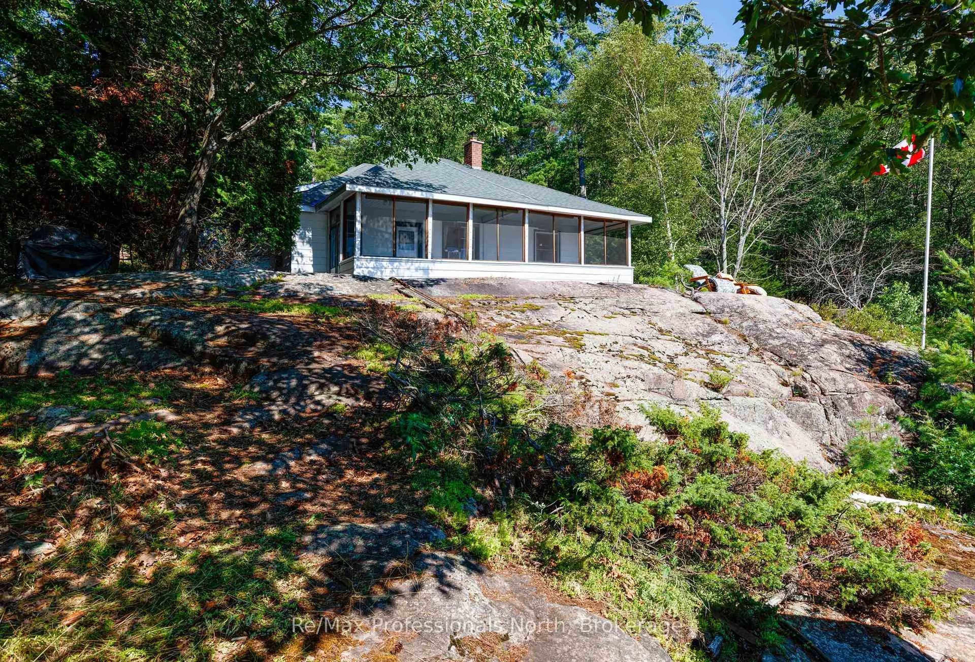 A pic from outside/outdoor area/front of a property/back of a property/a pic from drone, unknown for 1102 Unit 2 Clipsham Rd, Gravenhurst Ontario P0E 1G0