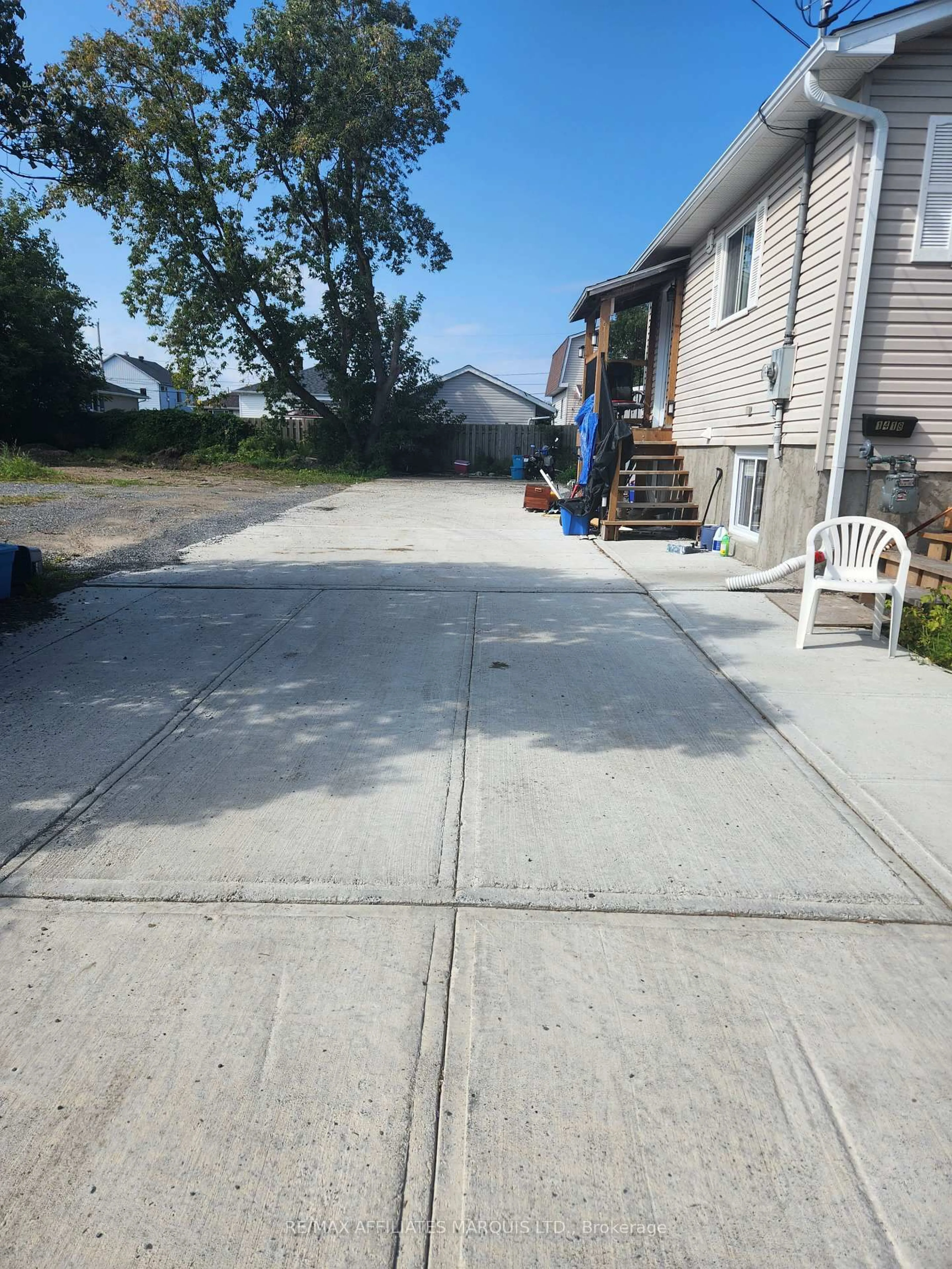 Patio, street for 1418 Cumberland St, Cornwall Ontario K6J 4K7