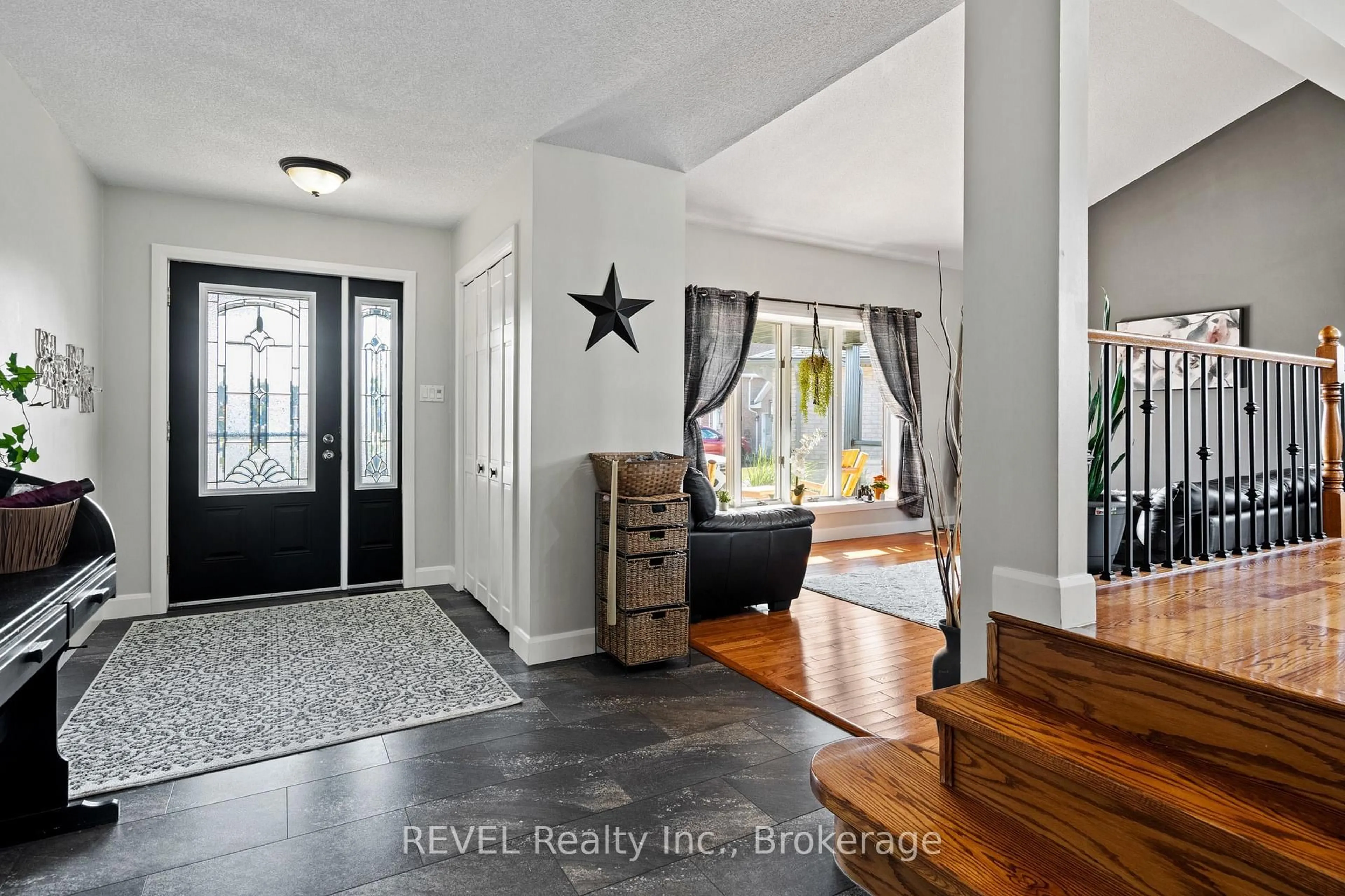 Indoor entryway for 13 Bartok Cres, Port Colborne Ontario L3K 6B5
