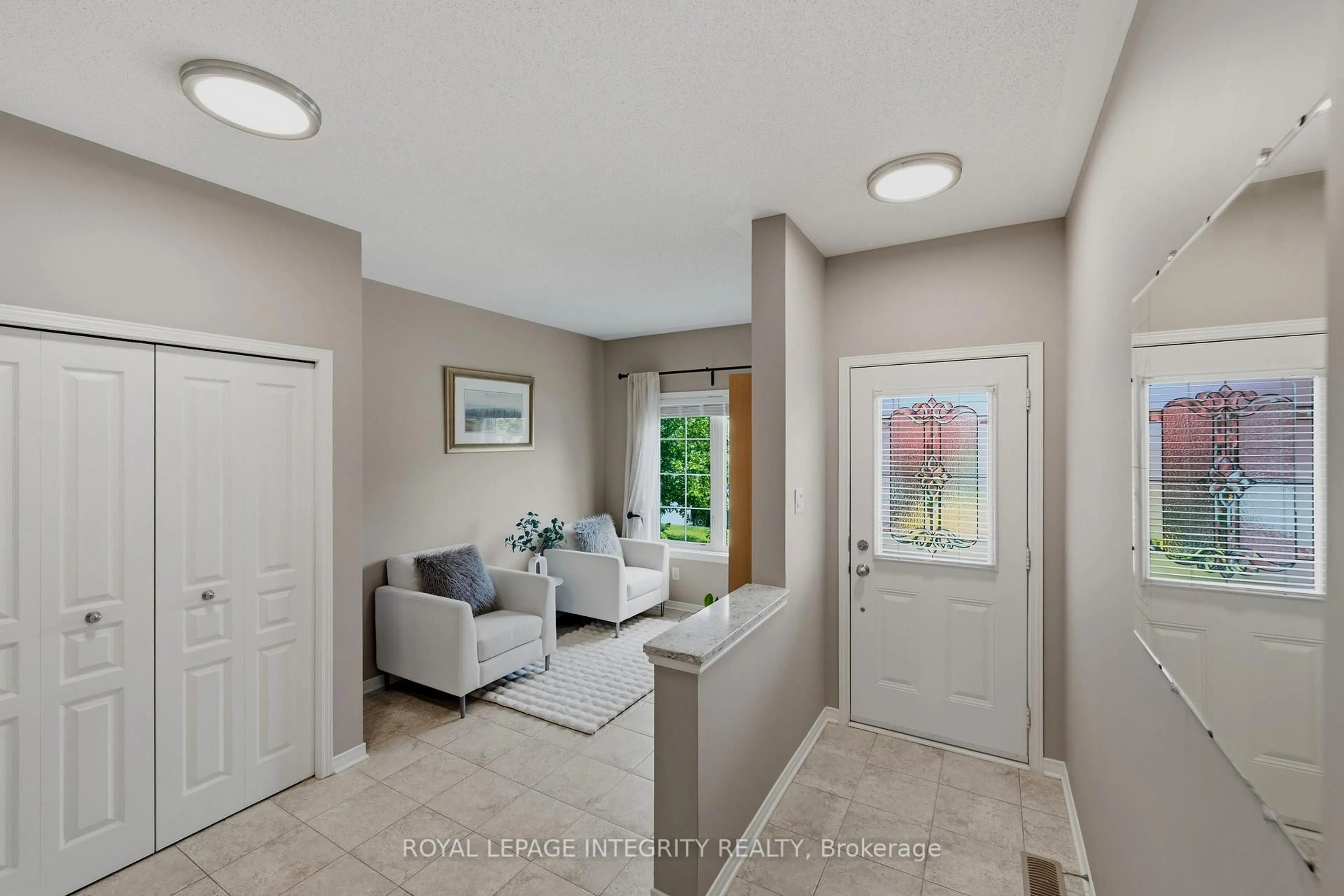 Indoor entryway for 355 Celtic Ridge Cres, Ottawa Ontario K2W 0B6