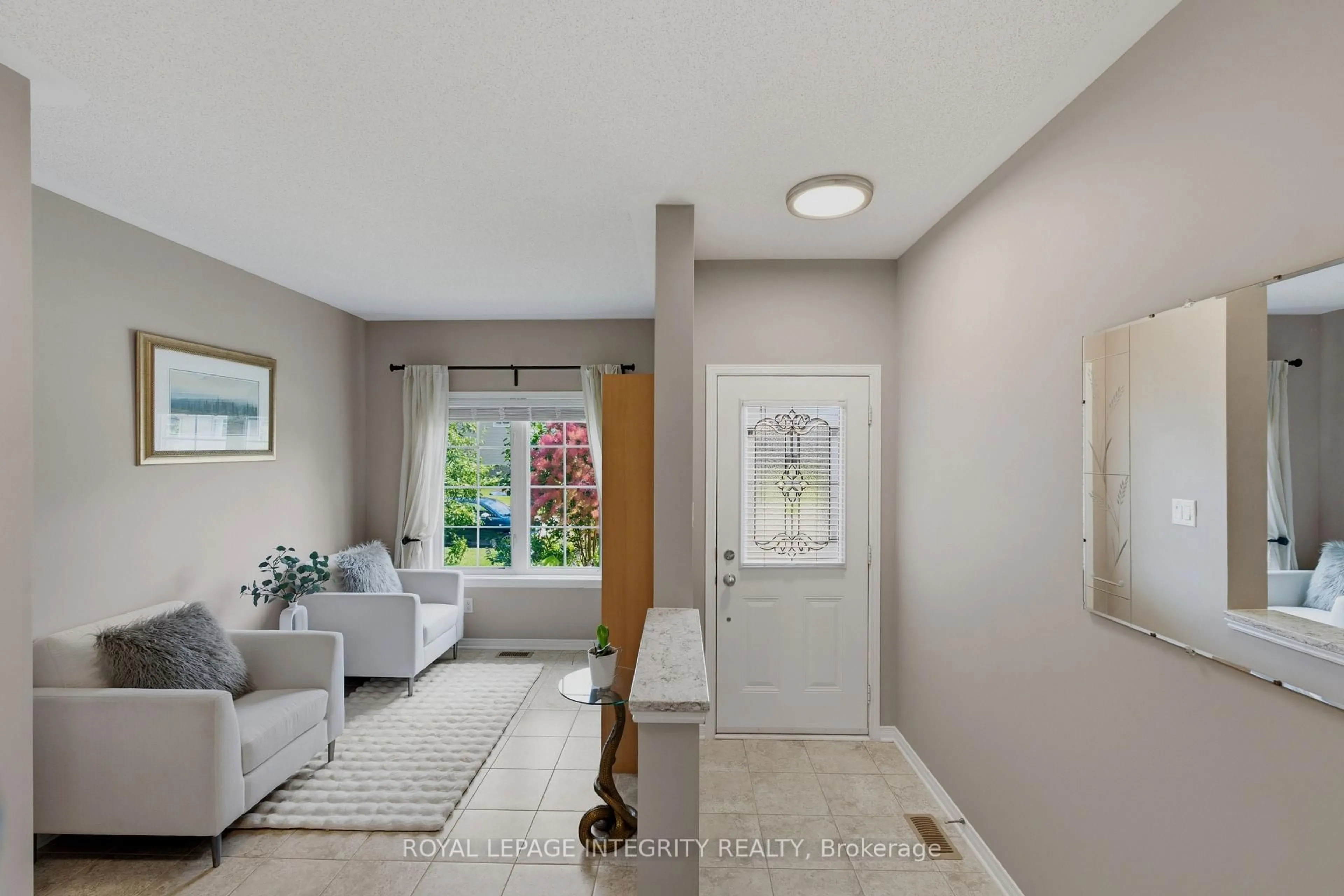 Indoor entryway for 355 Celtic Ridge Cres, Ottawa Ontario K2W 0B6