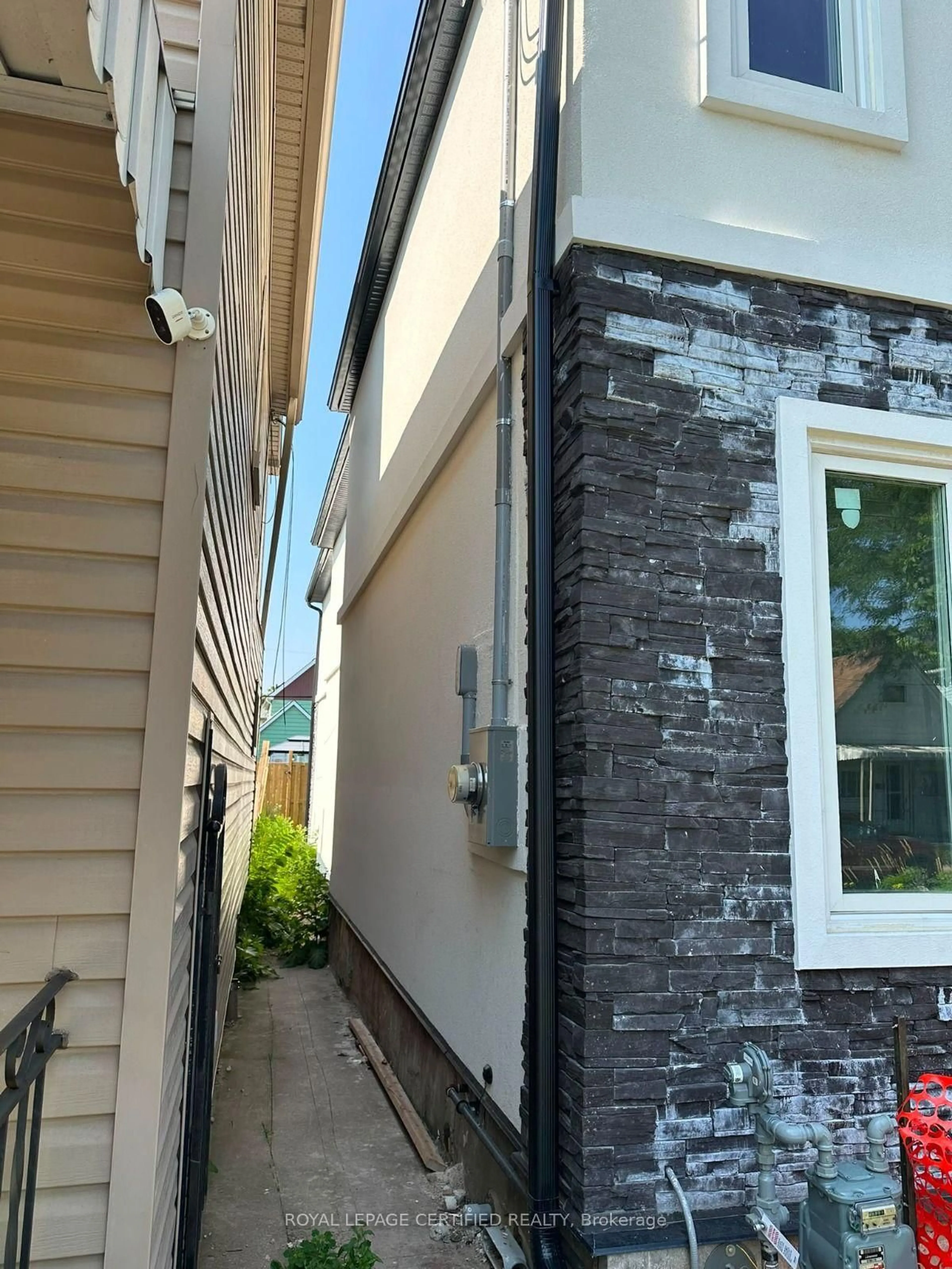 Home with brick exterior material, street for 62 BEECHWOOD Ave, Hamilton Ontario L8L 2S4