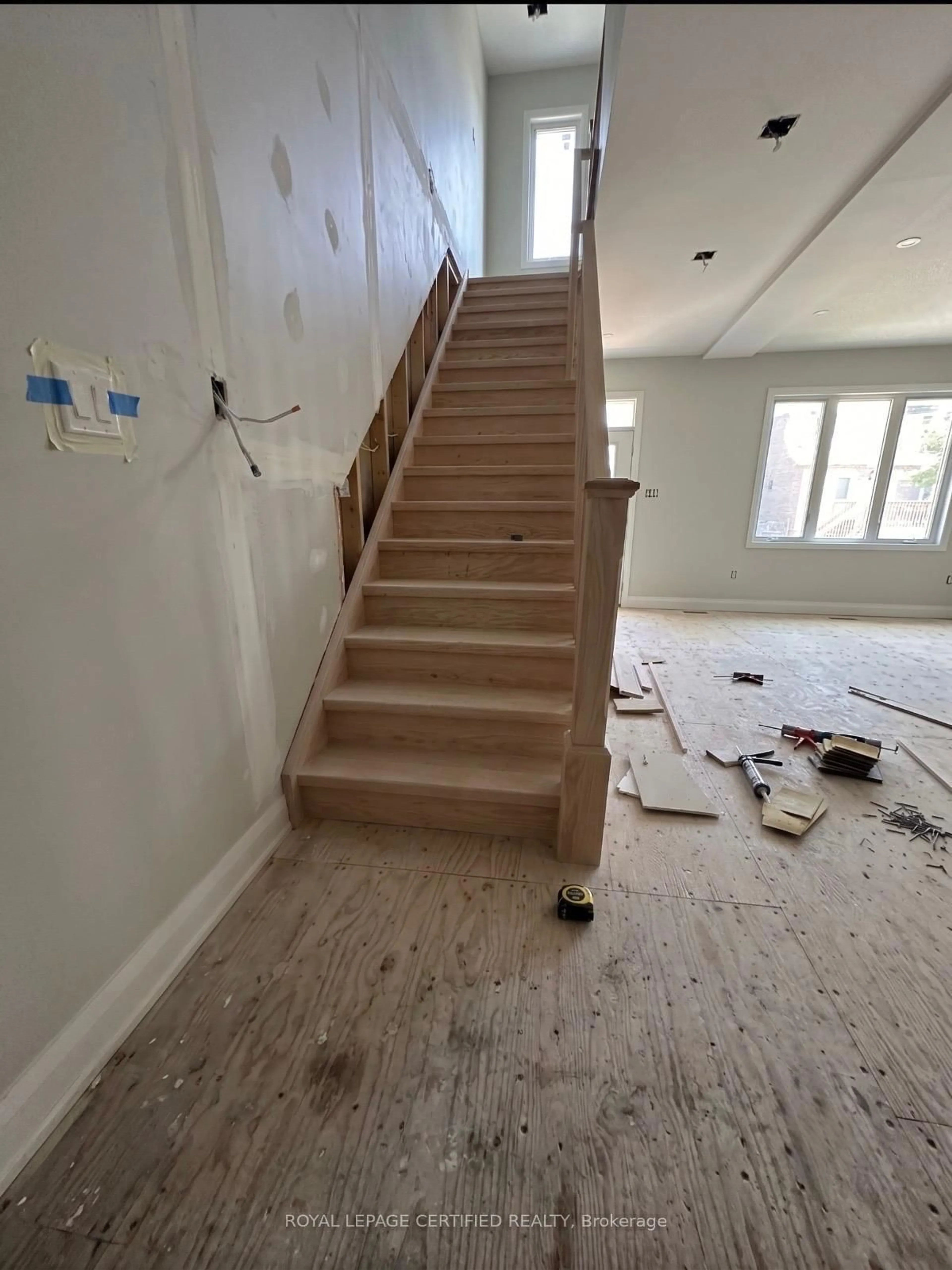 Stairs for 62 BEECHWOOD Ave, Hamilton Ontario L8L 2S4