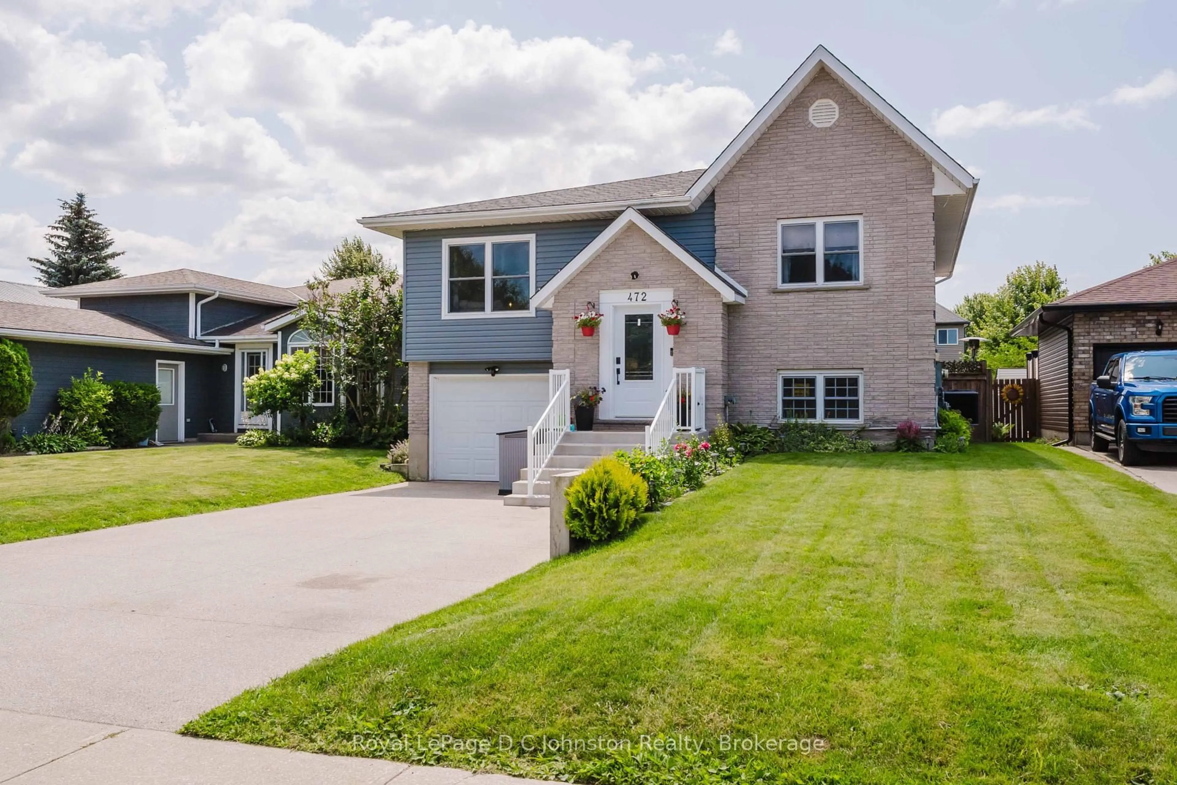 Home with vinyl exterior material, street for 472 Joseph St, Saugeen Shores Ontario N0H 2C2