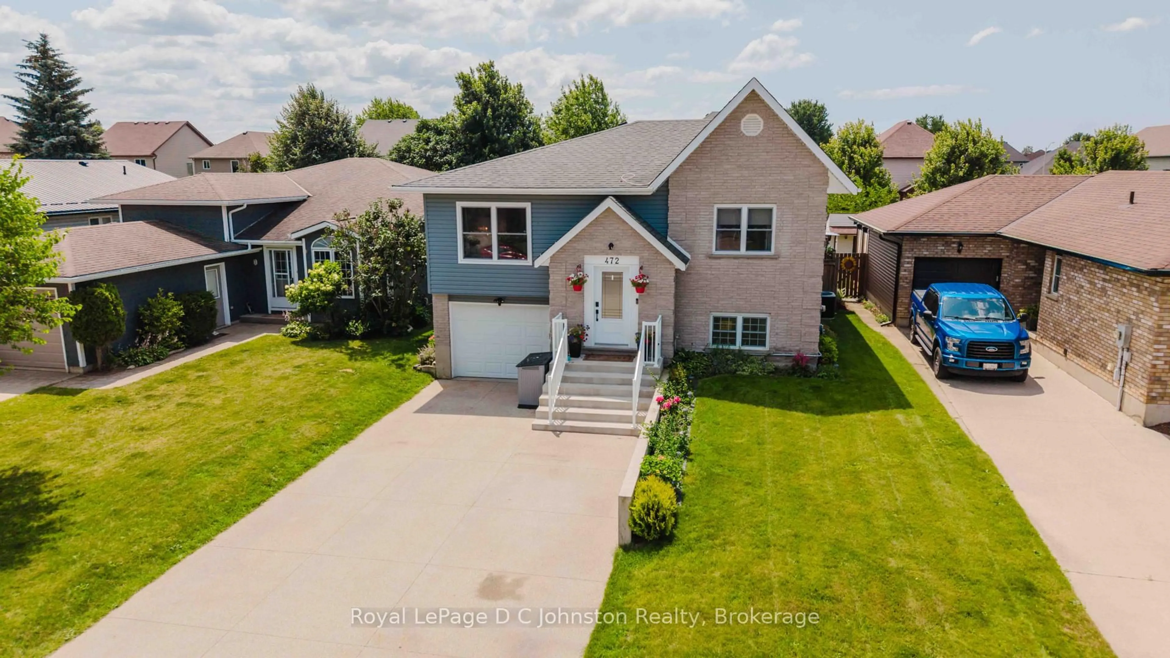 A pic from outside/outdoor area/front of a property/back of a property/a pic from drone, street for 472 Joseph St, Saugeen Shores Ontario N0H 2C2
