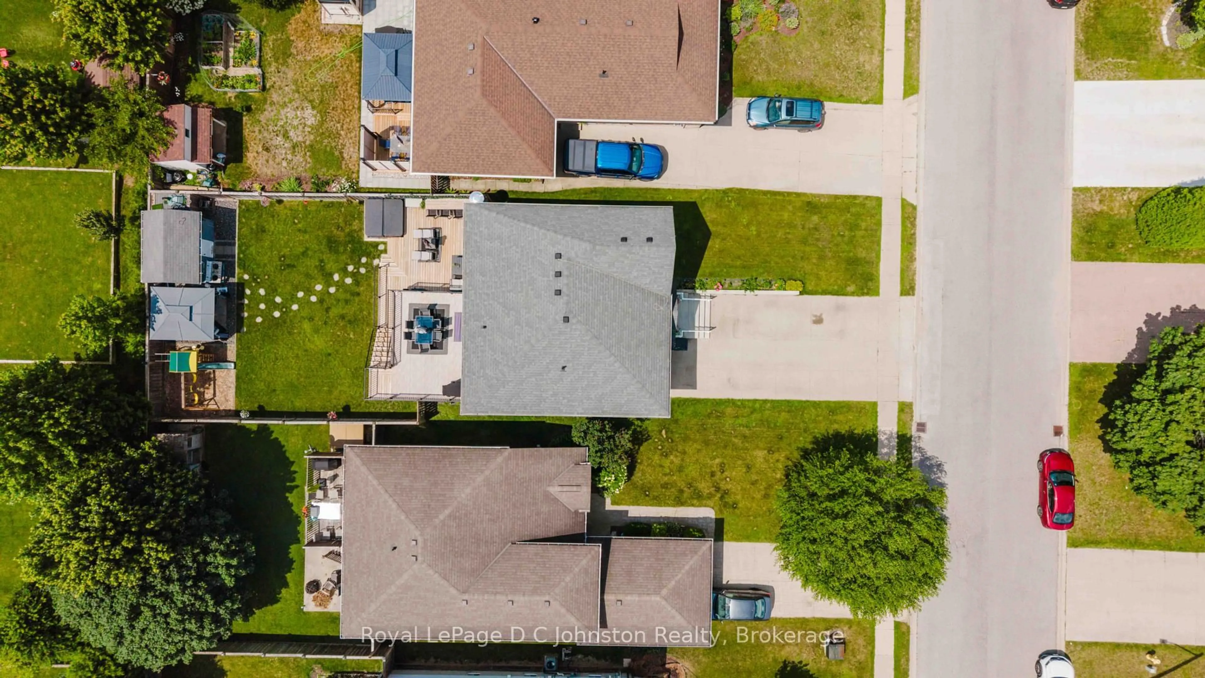 A pic from outside/outdoor area/front of a property/back of a property/a pic from drone, street for 472 Joseph St, Saugeen Shores Ontario N0H 2C2