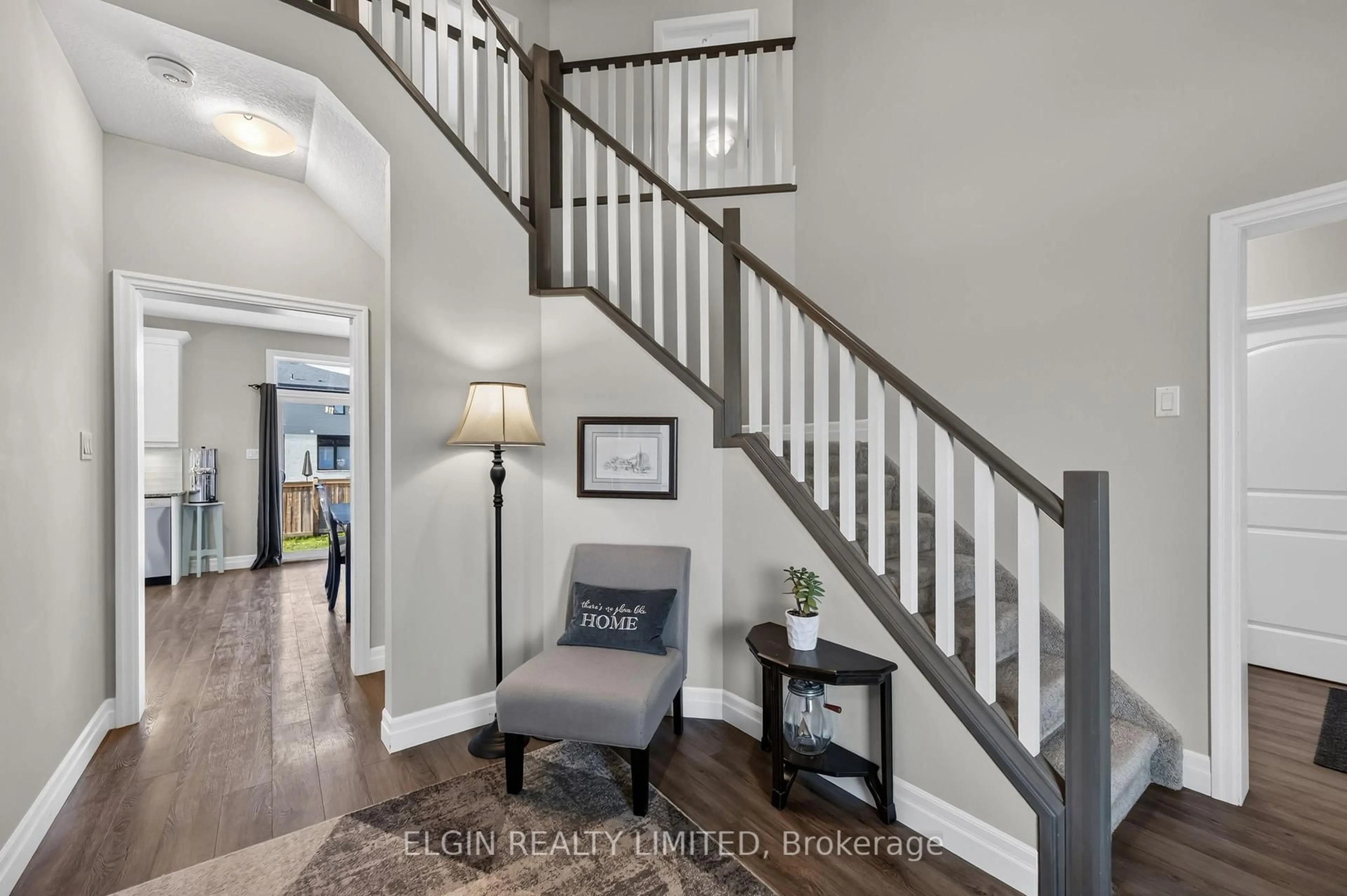 Indoor entryway for 14 Muirfield Dr, St. Thomas Ontario N5R 0K3