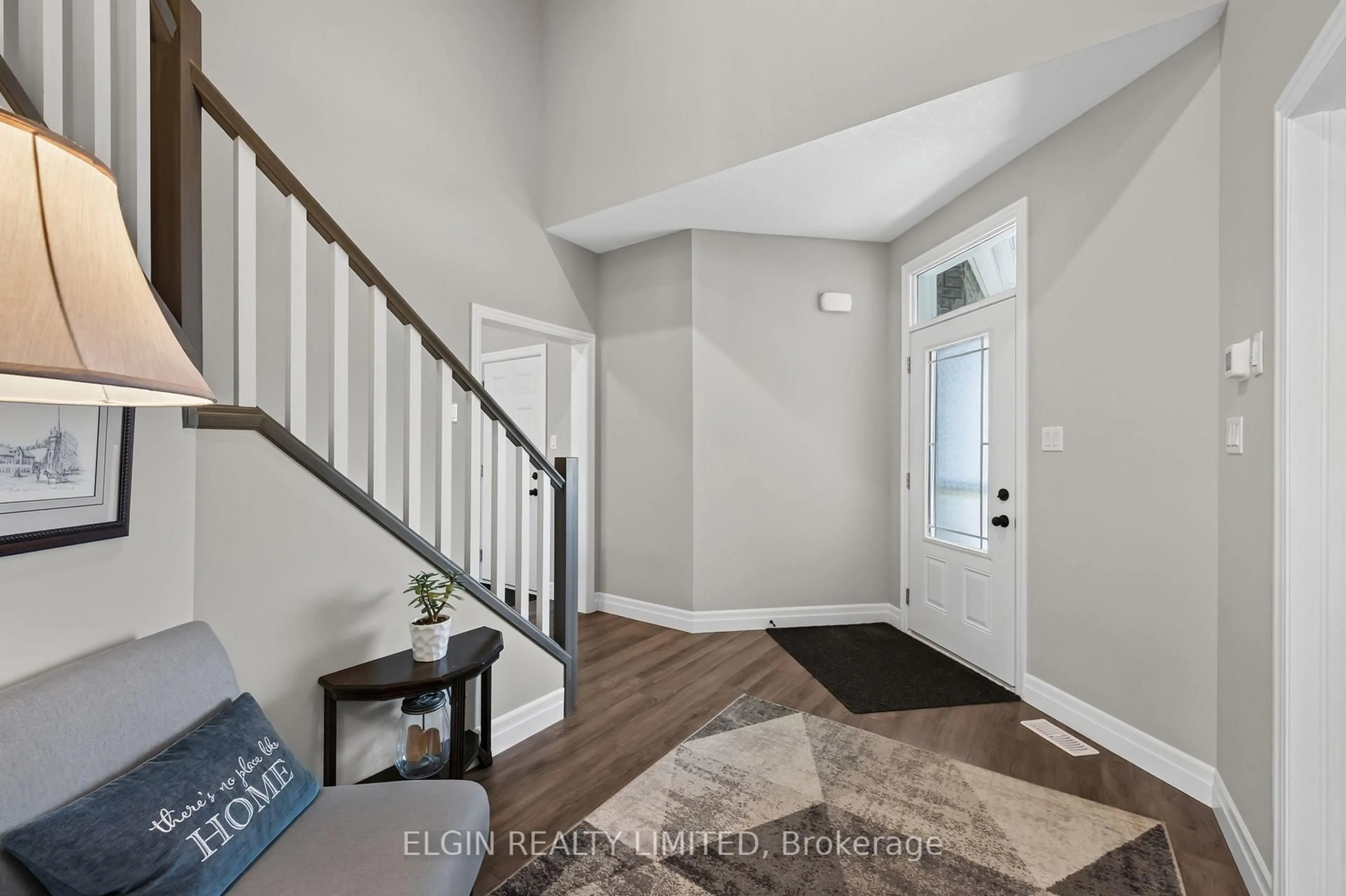 Indoor entryway for 14 Muirfield Dr, St. Thomas Ontario N5R 0K3