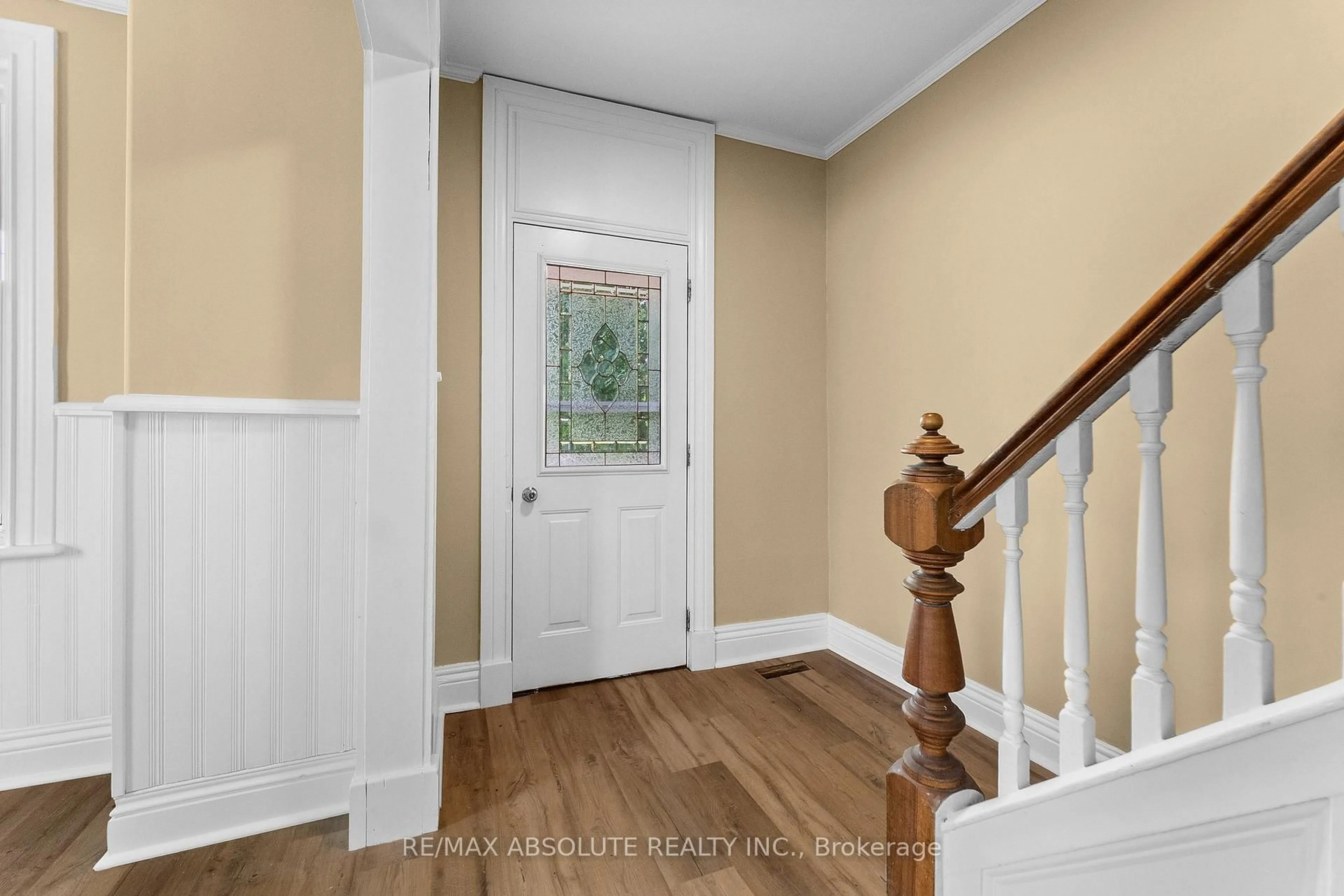 Indoor entryway for 11 Gould St, Cobden Ontario K0J 1K0