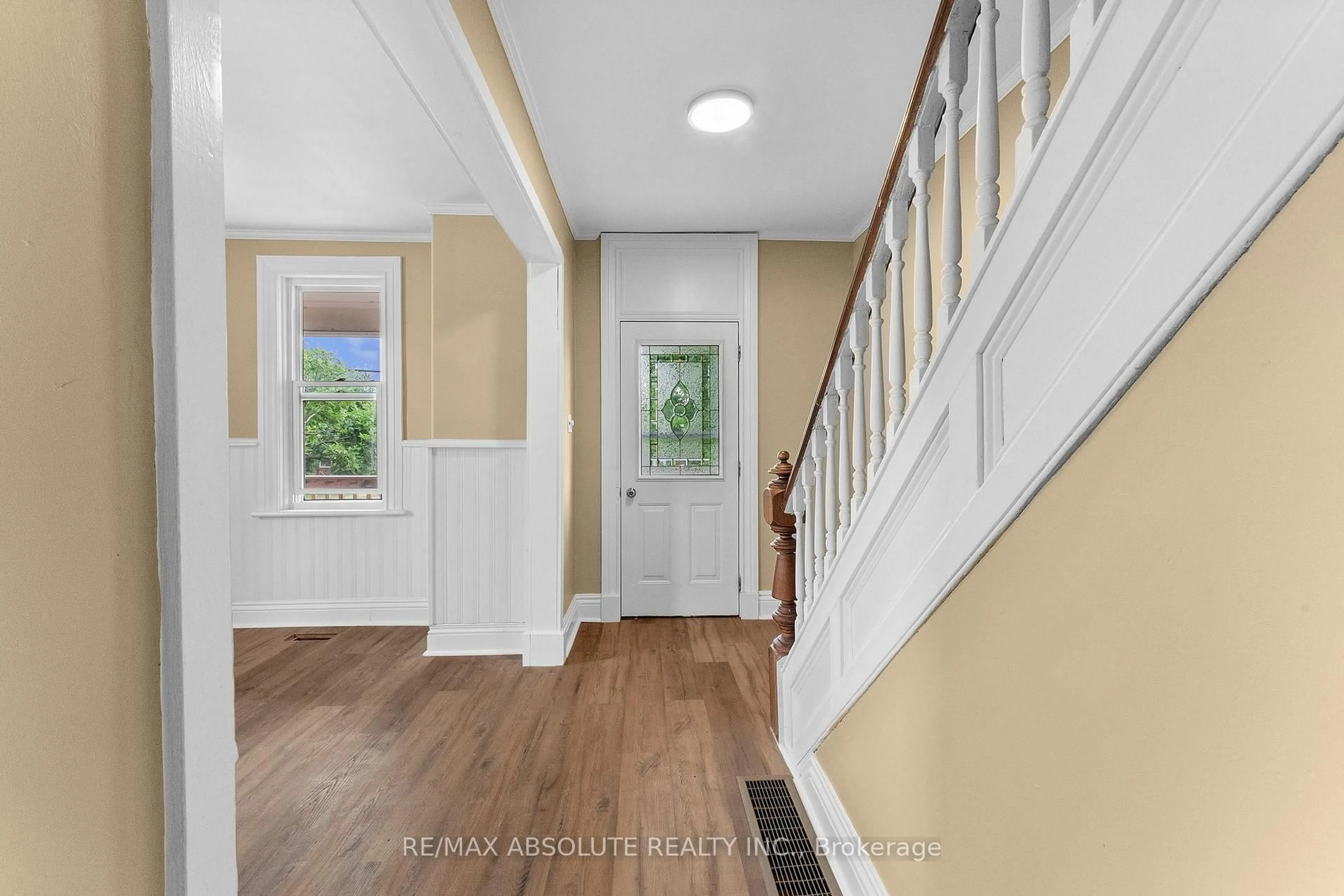 Indoor entryway for 11 Gould St, Cobden Ontario K0J 1K0