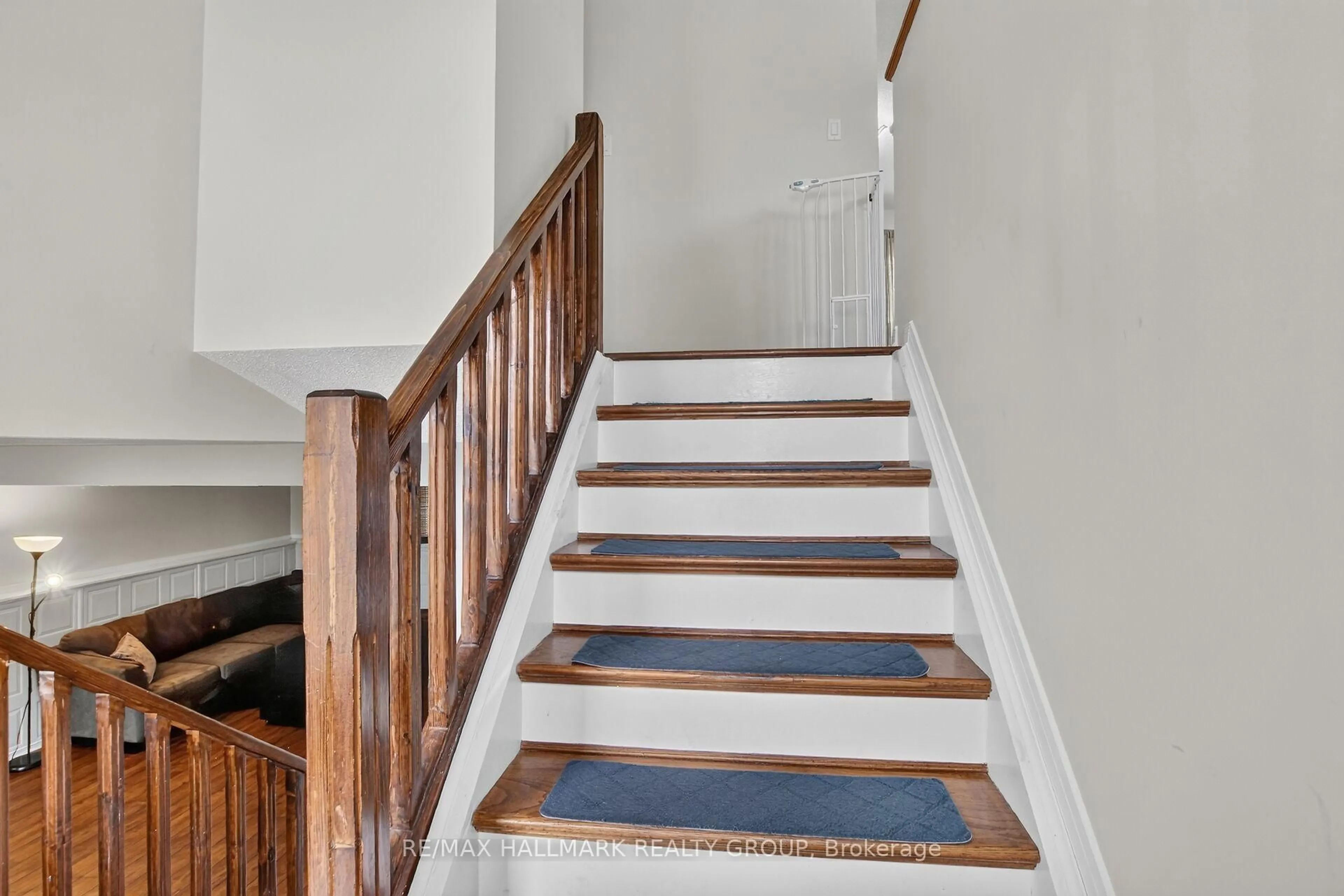 Stairs for 3606 Mcbean St, Richmond Ontario K0A 2Z0
