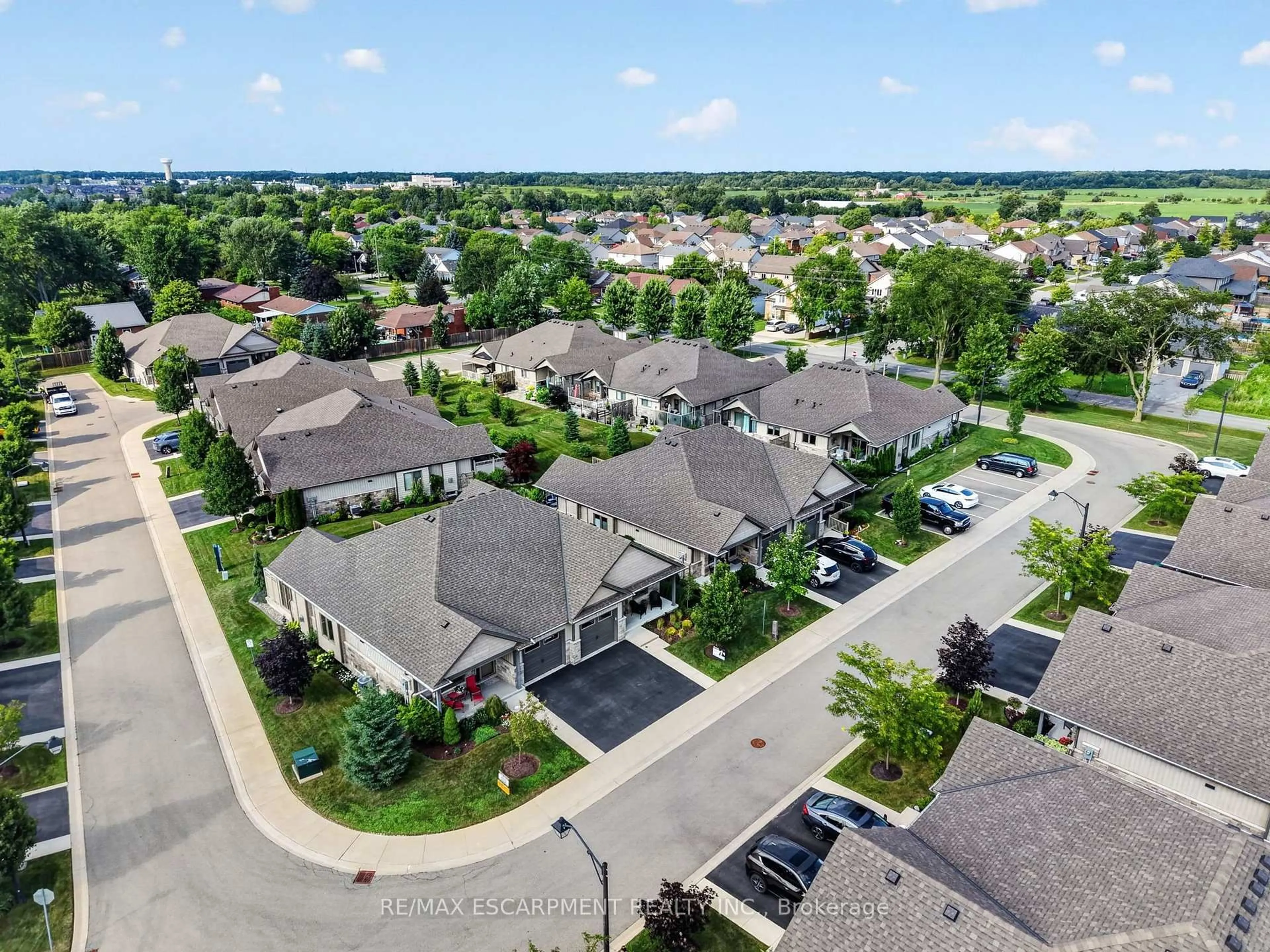 A pic from outside/outdoor area/front of a property/back of a property/a pic from drone, street for 25 Richard Cres, West Lincoln Ontario L0R 2A0