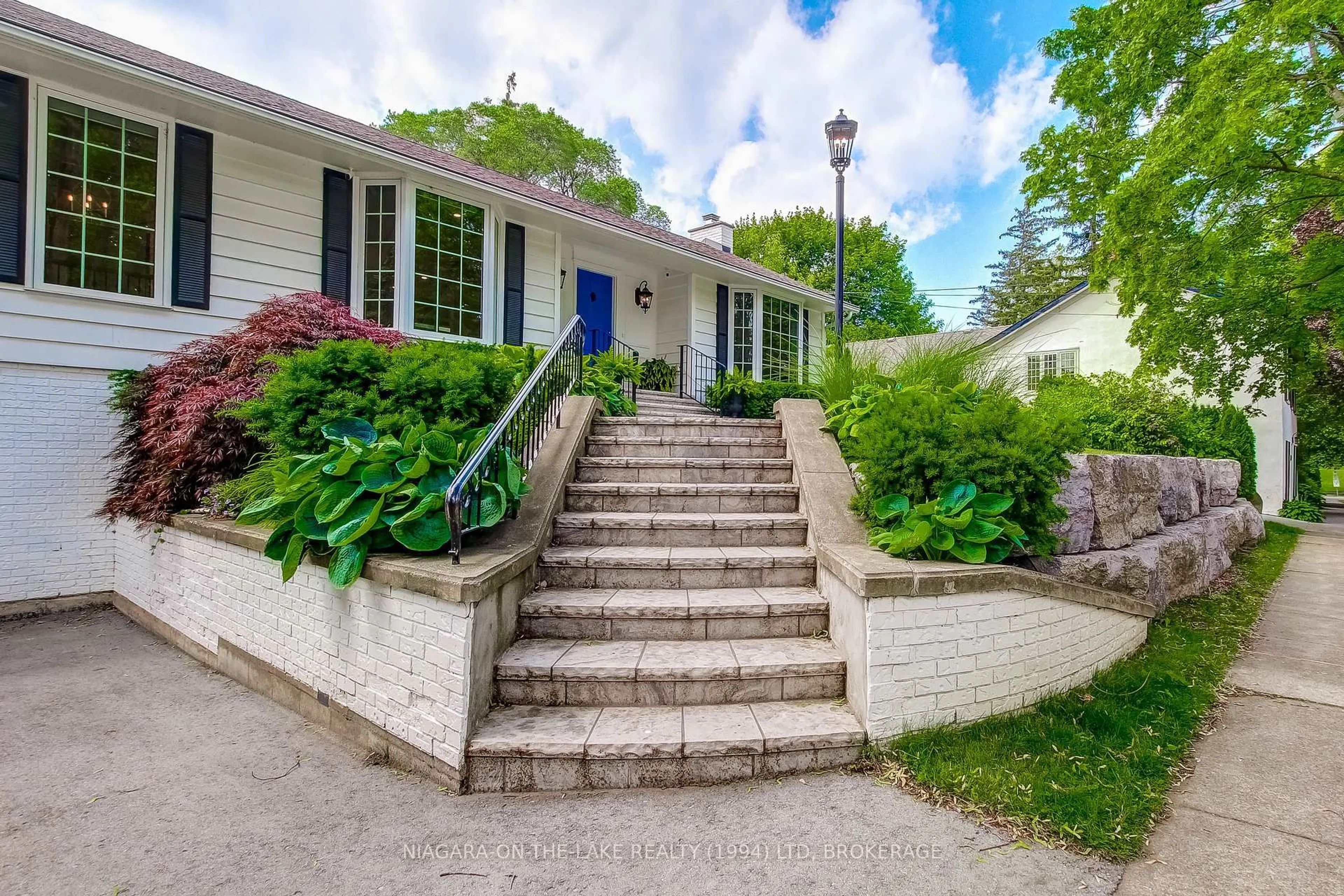 Unknown for 121 Regent St, Niagara-on-the-Lake Ontario L0S 1J0