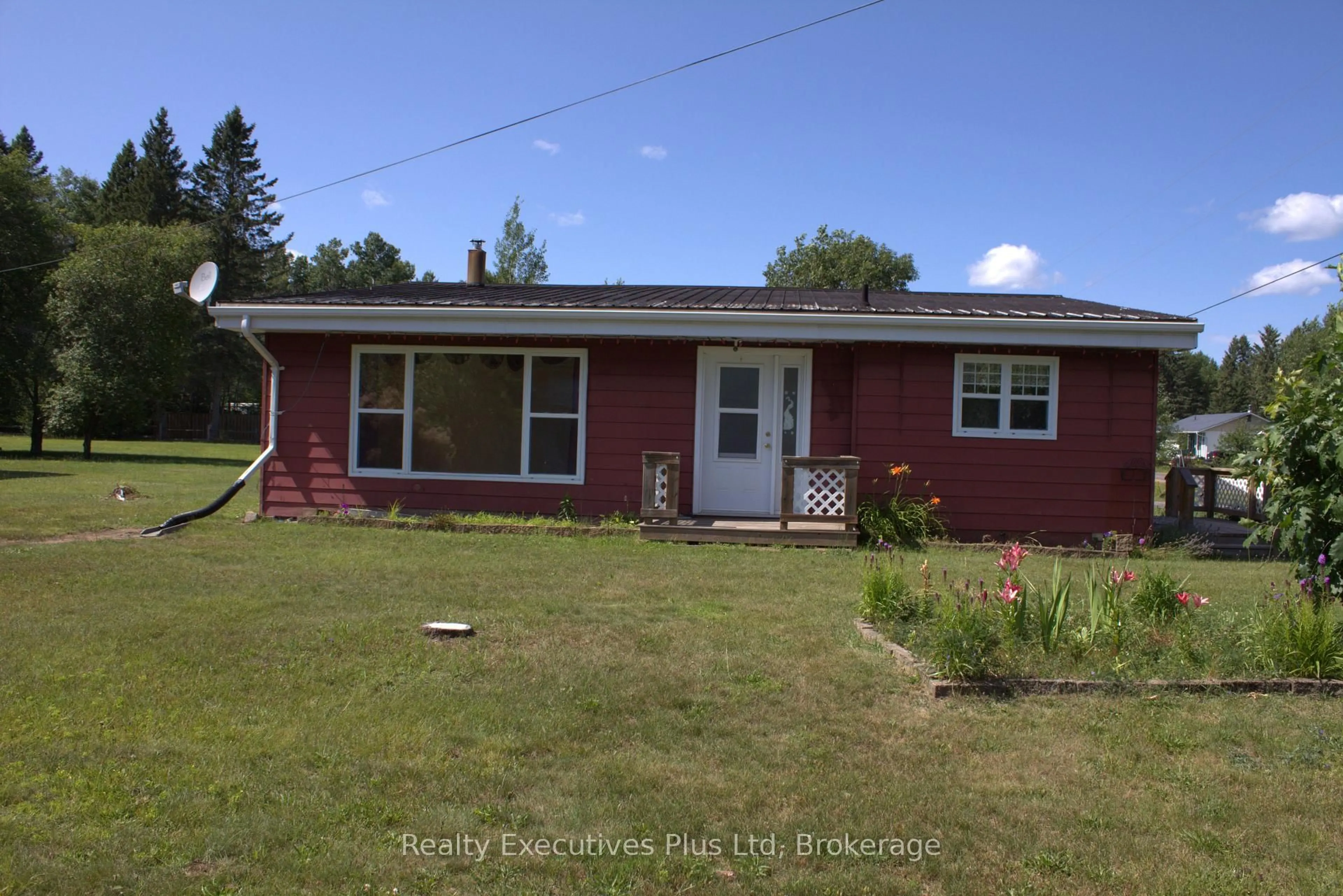 A pic from outside/outdoor area/front of a property/back of a property/a pic from drone, street for 106 Cheryl Cres, Strong Ontario P0A 1Z0