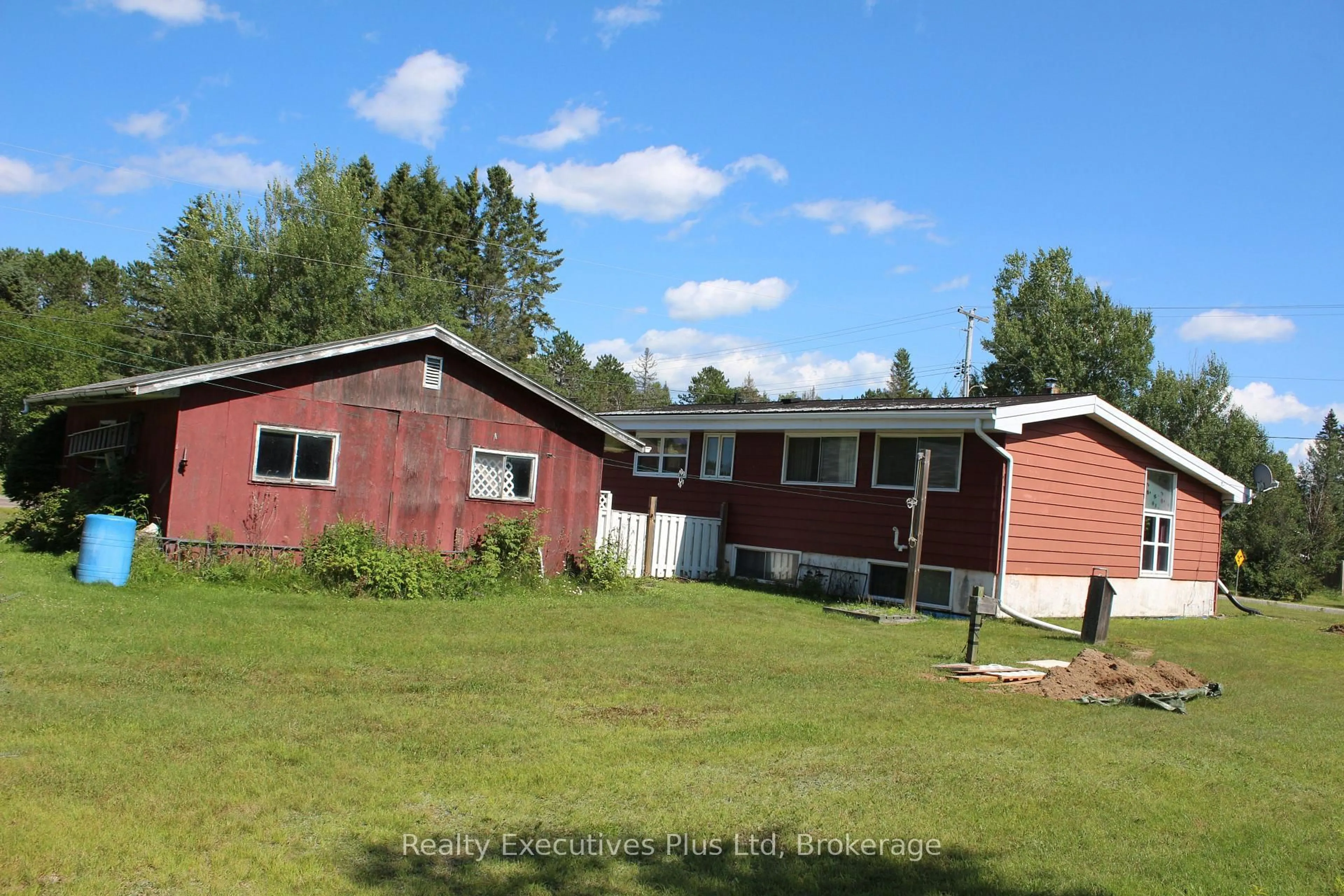 A pic from outside/outdoor area/front of a property/back of a property/a pic from drone, building for 106 Cheryl Cres, Strong Ontario P0A 1Z0