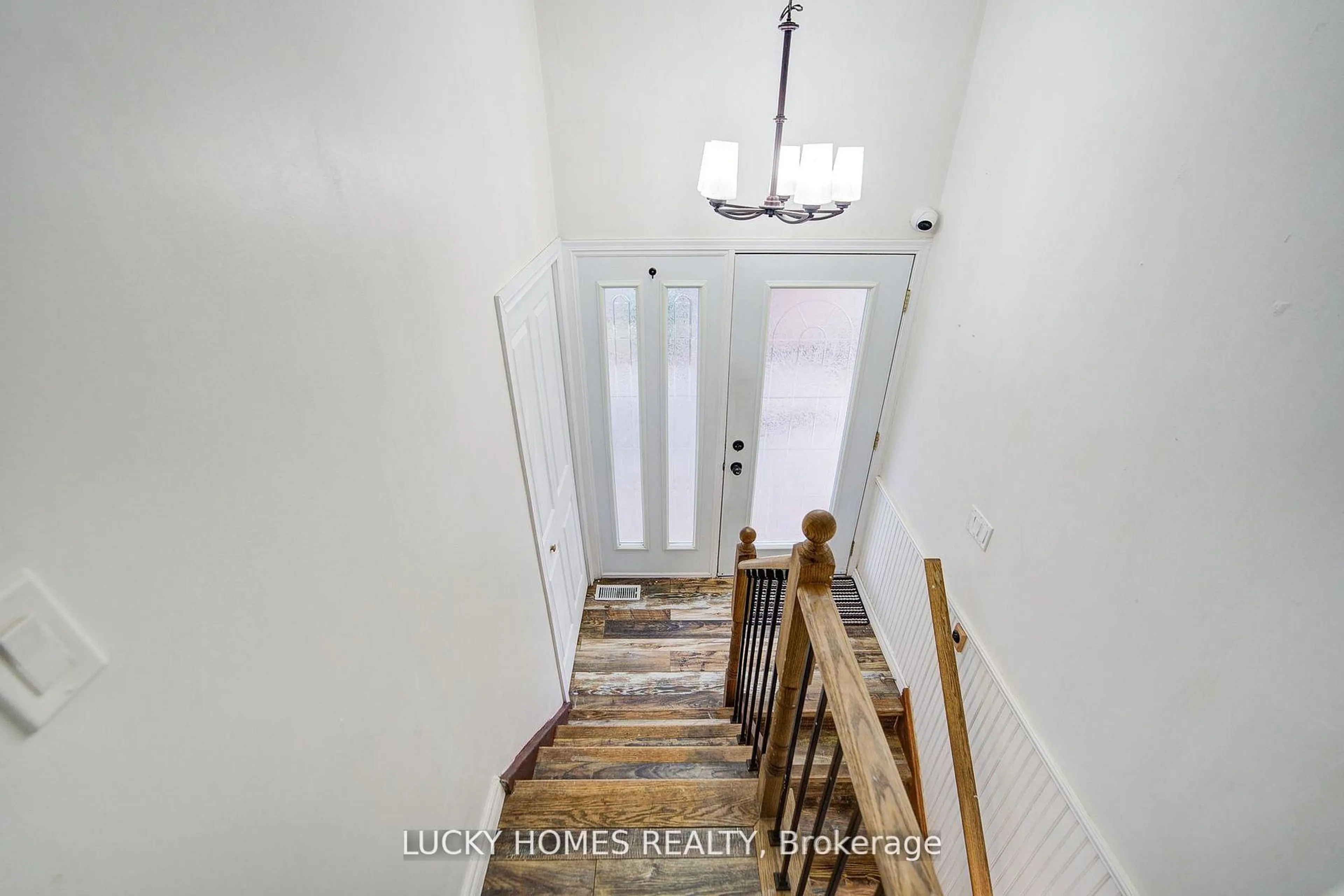 Stairs for 711 Otonabee Dr, Peterborough Ontario K9J 7P8