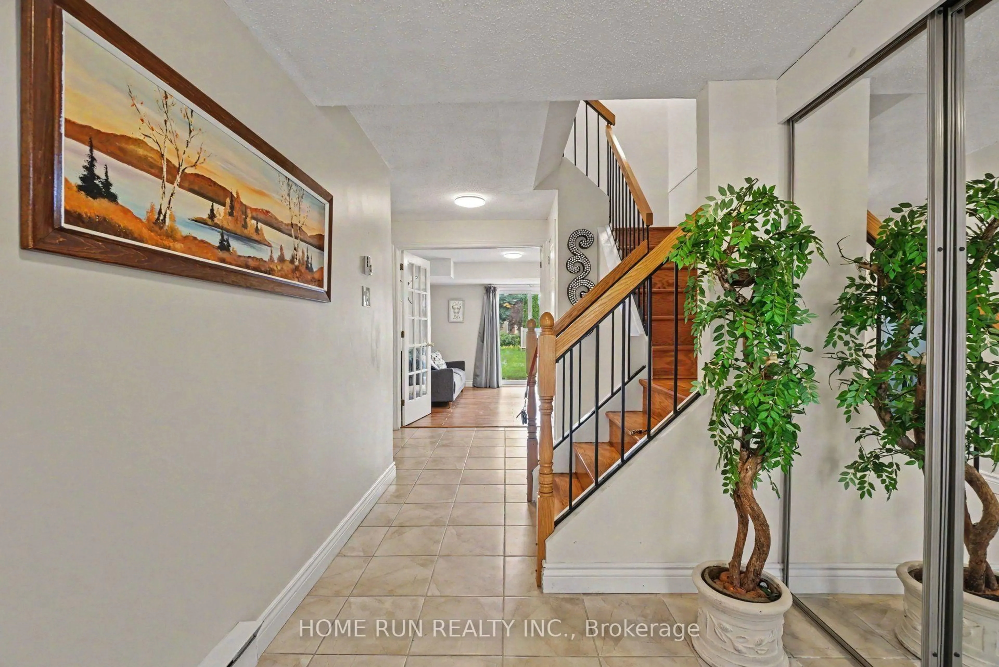 Indoor foyer for 9D CASTLEBROOK Lane, Ottawa Ontario K2G 5G1