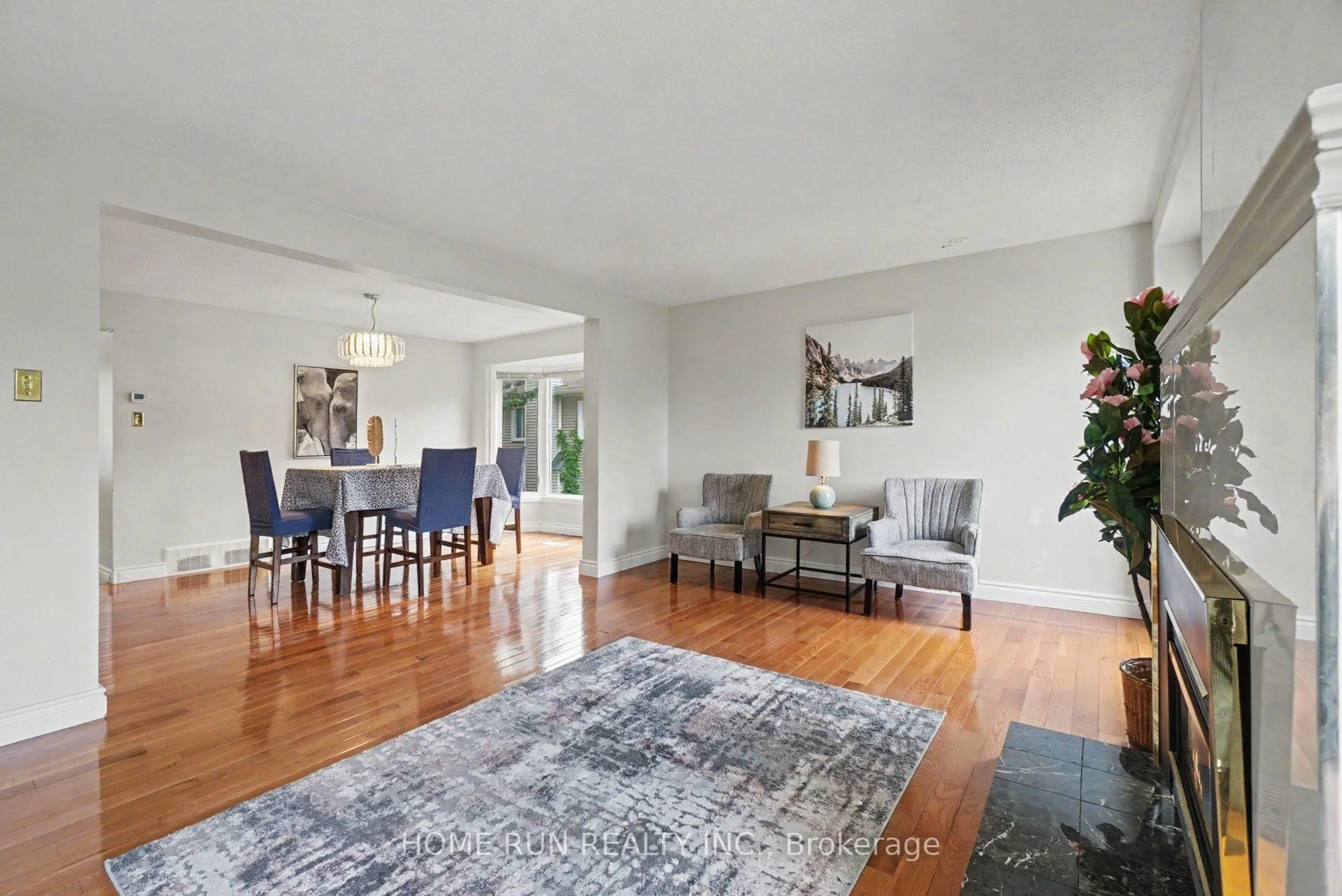 Living room with furniture, unknown for 9D CASTLEBROOK Lane, Ottawa Ontario K2G 5G1