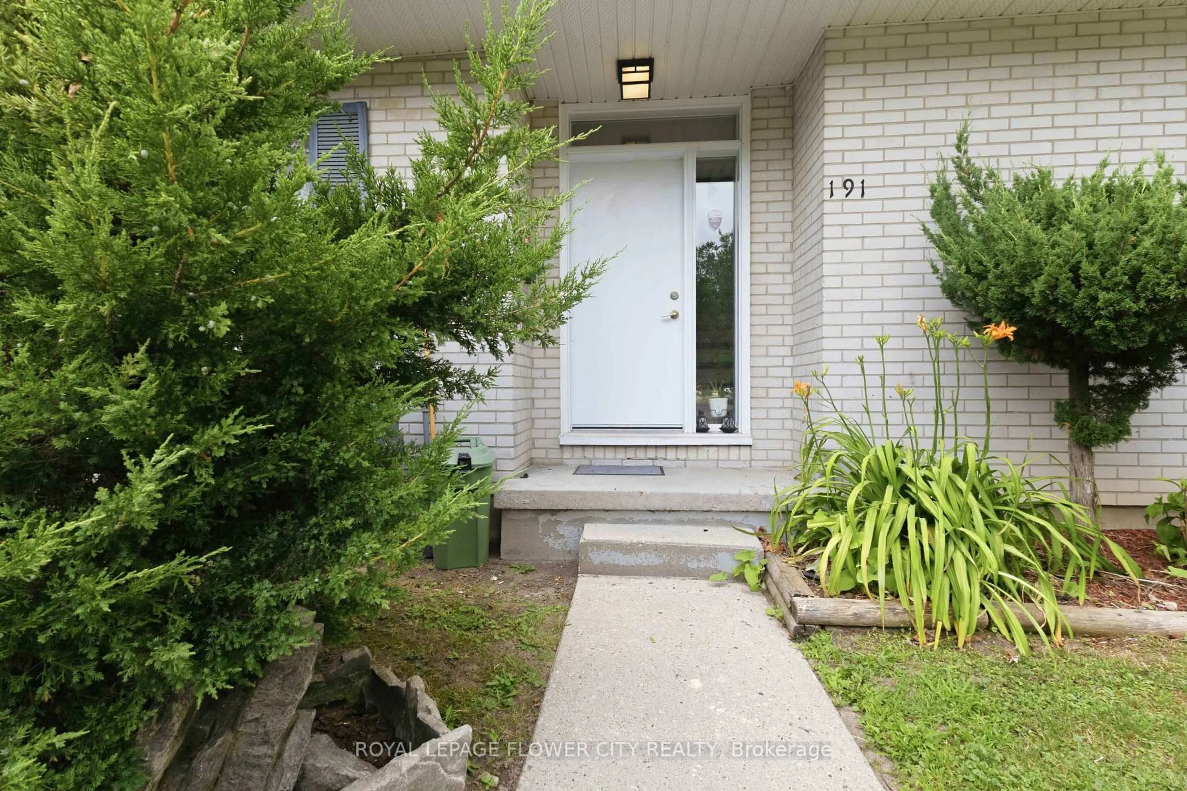 Indoor entryway for 191 Boullee St, London East Ontario N5Y 1T9