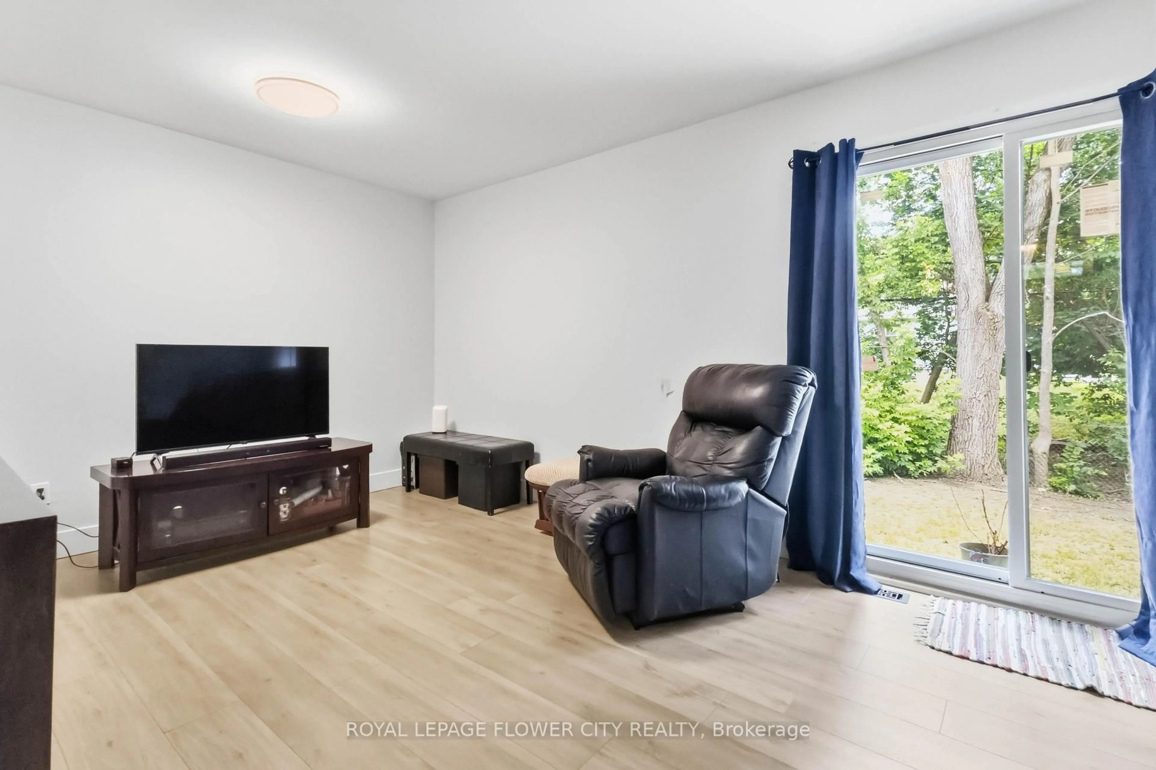 Living room with furniture, unknown for 191 Boullee St, London East Ontario N5Y 1T9