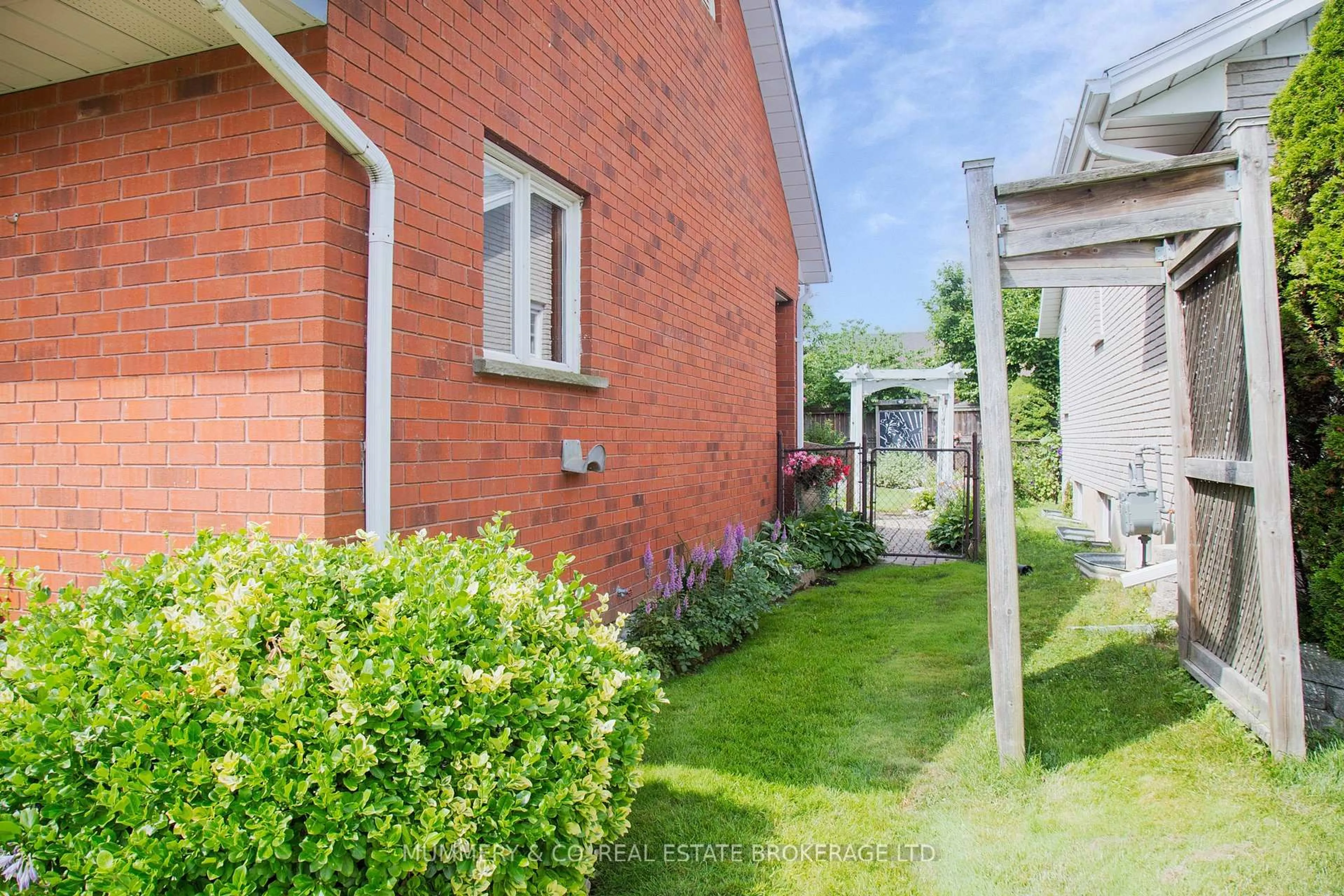 A pic from outside/outdoor area/front of a property/back of a property/a pic from drone, street for 66 John St, Norfolk Ontario N0A 1N7
