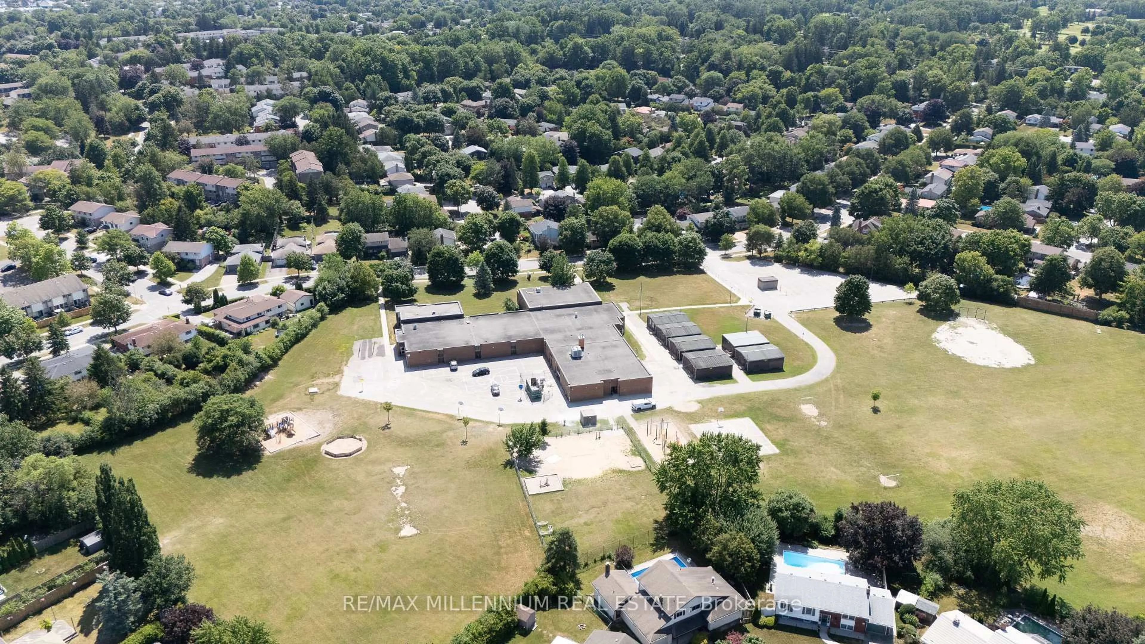 A pic from outside/outdoor area/front of a property/back of a property/a pic from drone, building for 35 Waterman Ave #79, London South Ontario N6C 5T7