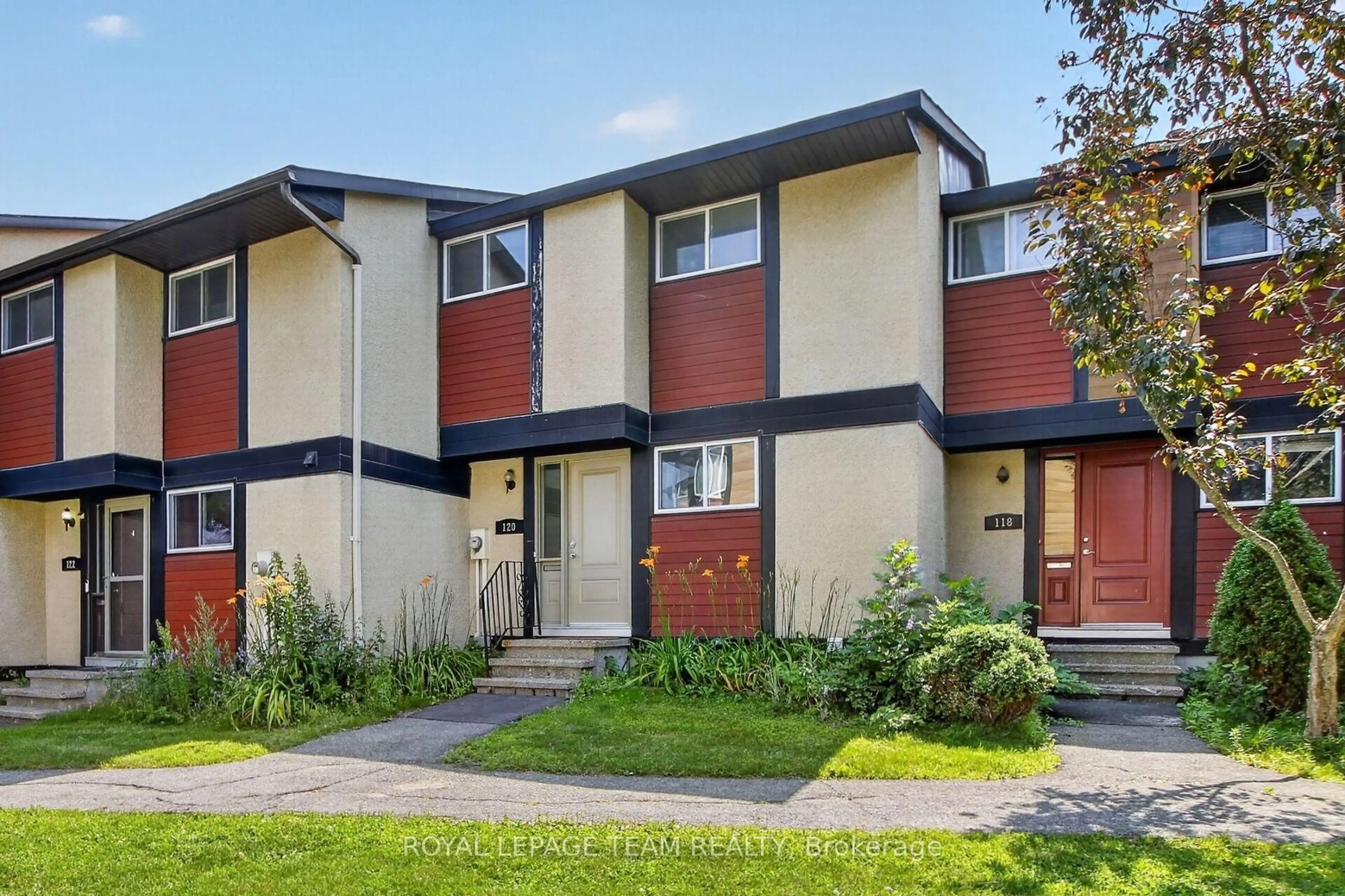 Home with vinyl exterior material, street for 120 Mcclintock Way, Ottawa Ontario K2L 2A4