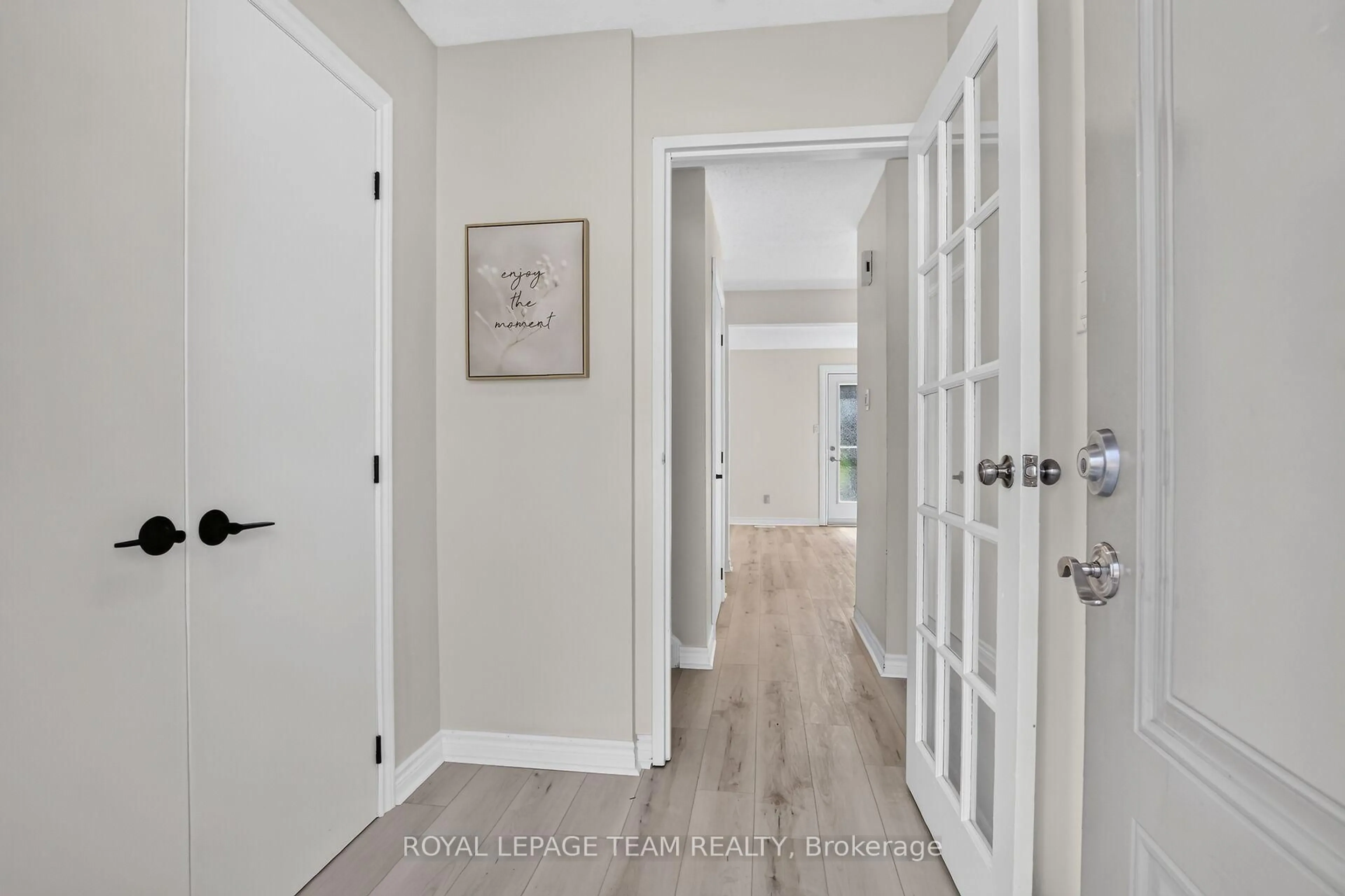 Indoor entryway for 120 Mcclintock Way, Ottawa Ontario K2L 2A4